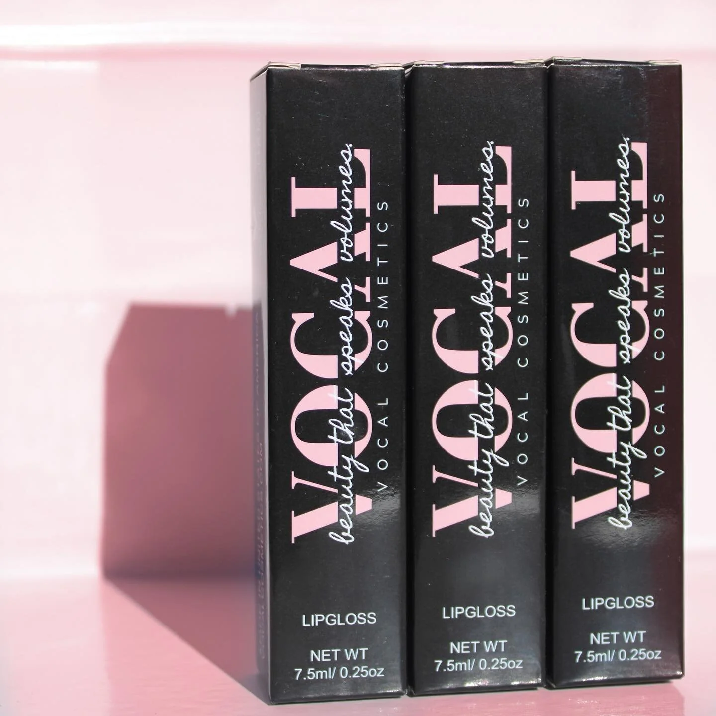 FREE SHIPPING ON ALL ORDERS - Snatch your glow for the spring at VOCALCOSMETICS.COM 🌸
.
.
#springmakeuptrends #makeupforblackgirls #blackownedcosmetics #blackownedmakeup