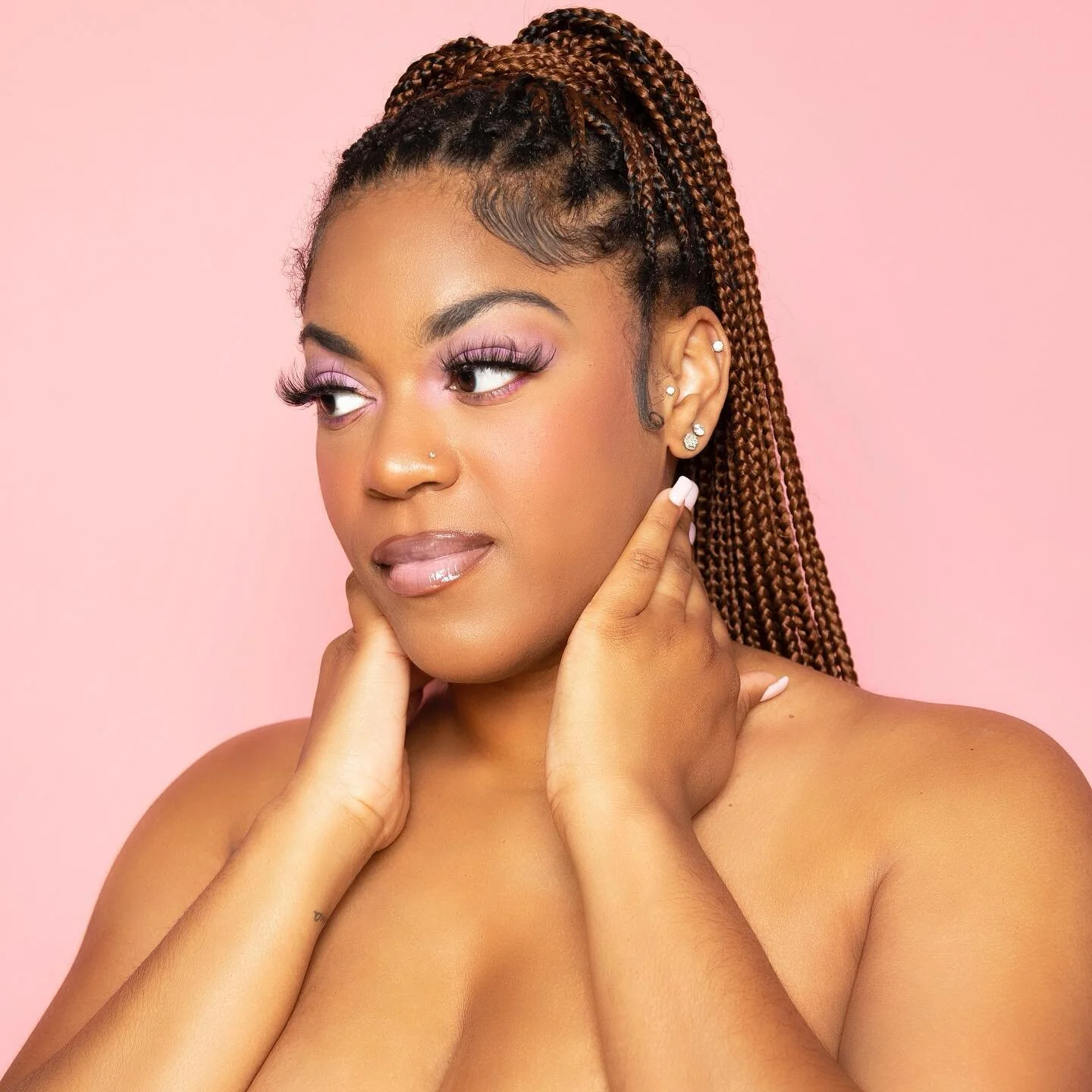 All smiles in INDIE 💕 TREAT YO SELF! Grab this pigmented pink gloss for your next night out 💘
.
FREE SHIPPING ON ALL ORDERS NO MINIMUM 🌸
.
#springmakeuptrends #makeupforblackgirls #blackownedcosmetics #blackownedmakeup