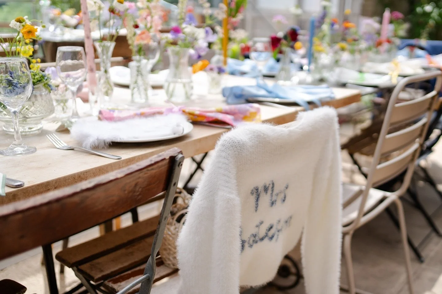 @threadsoflovex has been making more than clothing lately&hellip;
They have been making waves, spotted on none other than @officialmelb (#scaryspice) on her wedding day, wearing one of those signature handmade cardigans.
But I clocked it before the h