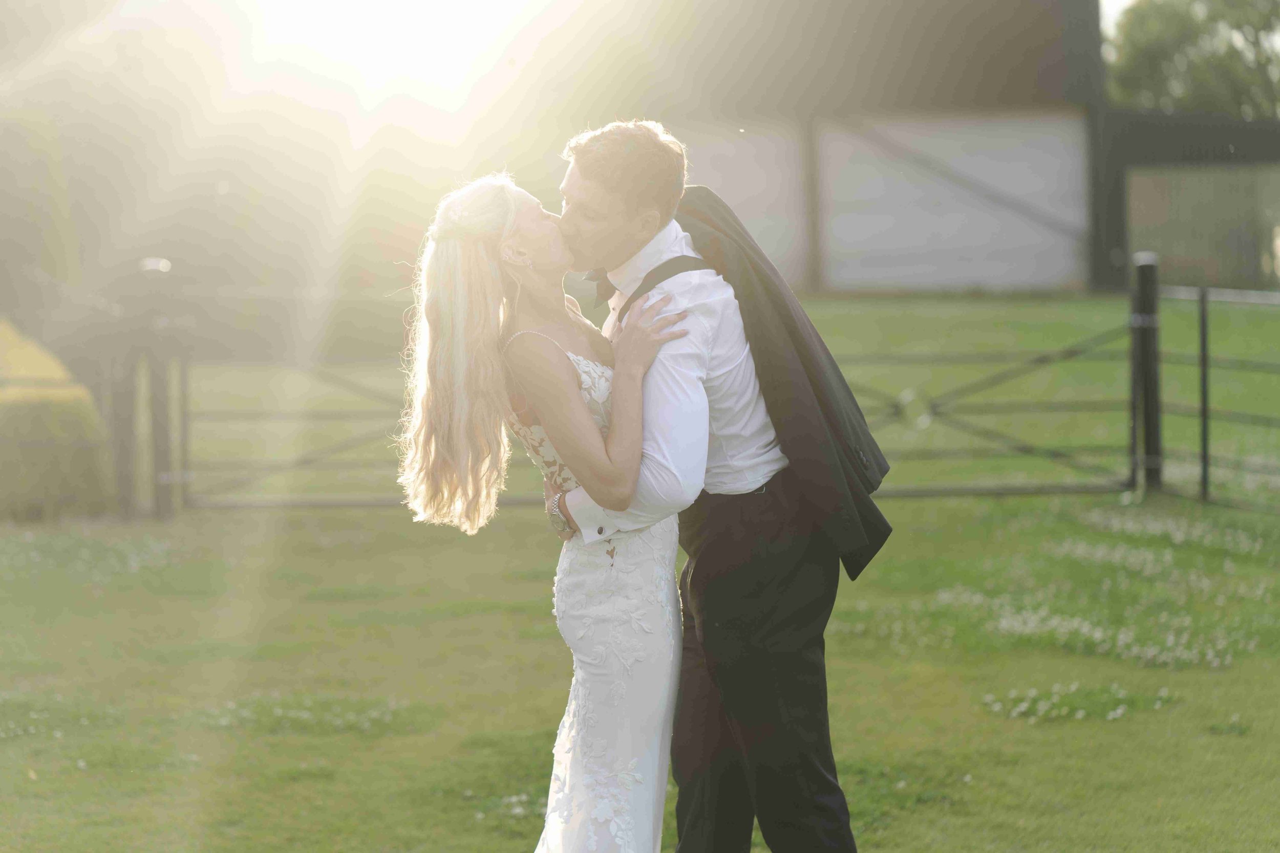 Couple kissing with the sunray coming through at the Halfmoon Farm Wedding in Rutland