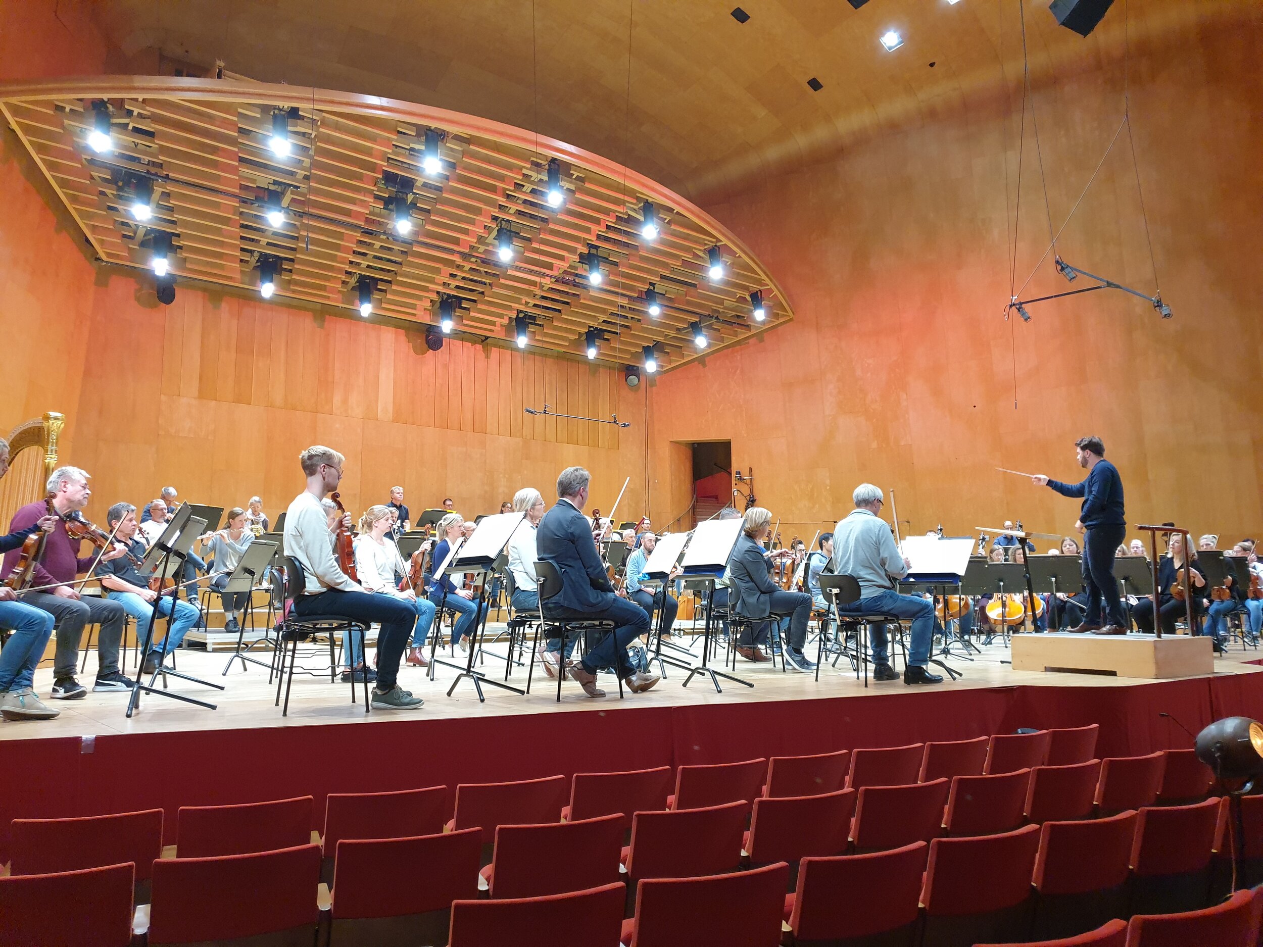 Simon Rivard in rehearsal with the Gothenburg Symphony Orchestra on September 30, 2020