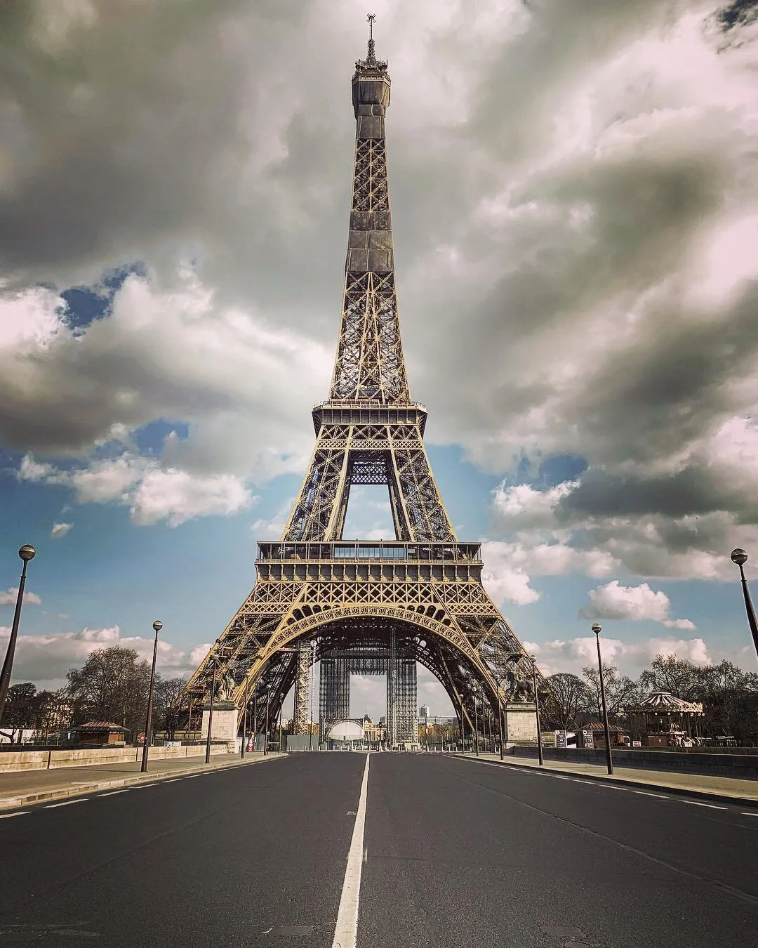 2 Days Later.
This would be an impossible photo to take under normal circumstances. With six lanes of traffic streaming endlessly across the Pont d&rsquo;Iena I&rsquo;d be arrested for standing in the middle of the road or mowed down by a taxi. But n