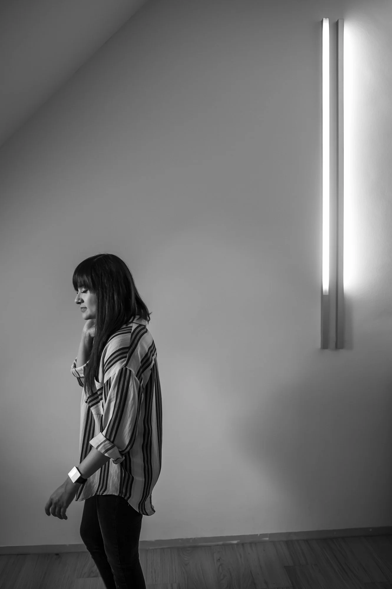 Femkeleemans-femlee-indoor-pearl-neon-blackandwhite-photograpy-01.jpg