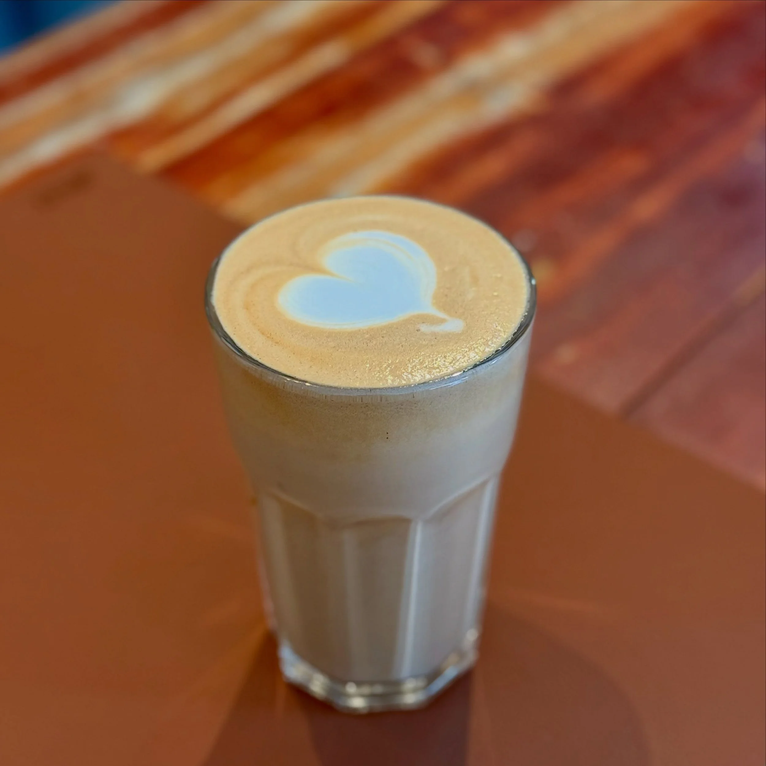 Efter en baristakurs med fokus p&aring; hantverket bakom en riktigt god kopp kaffe, &auml;r vi stolta att kunna visa vad vi l&auml;rt oss. Perfekt l&ouml;rdag f&ouml;r en fika, tycker vi ☺️

&Ouml;ppet 10-16 varje l&ouml;rdag och s&ouml;ndag.

v&auml