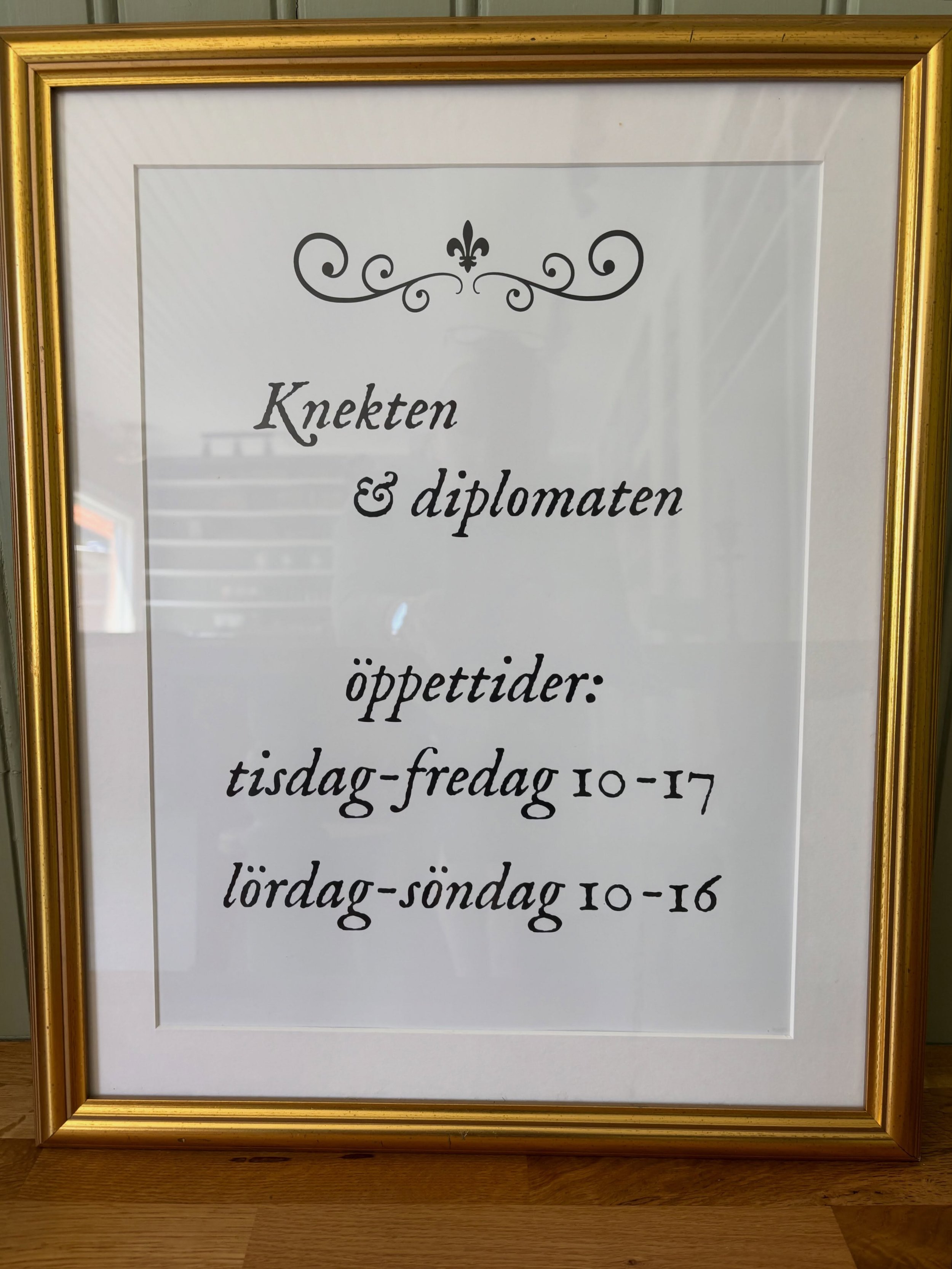Tack alla kunder som kommer f&ouml;rbi och ger oss s&aring; mycket gl&auml;dje och m&aring;nga positiva kommentarer. Nu ut&ouml;kar vi &ouml;ppettiderna och hoppas att &auml;nnu fler ska hitta hit!

&Ouml;ppettider:
tisdag-fredag 10-17
l&ouml;rdag- s