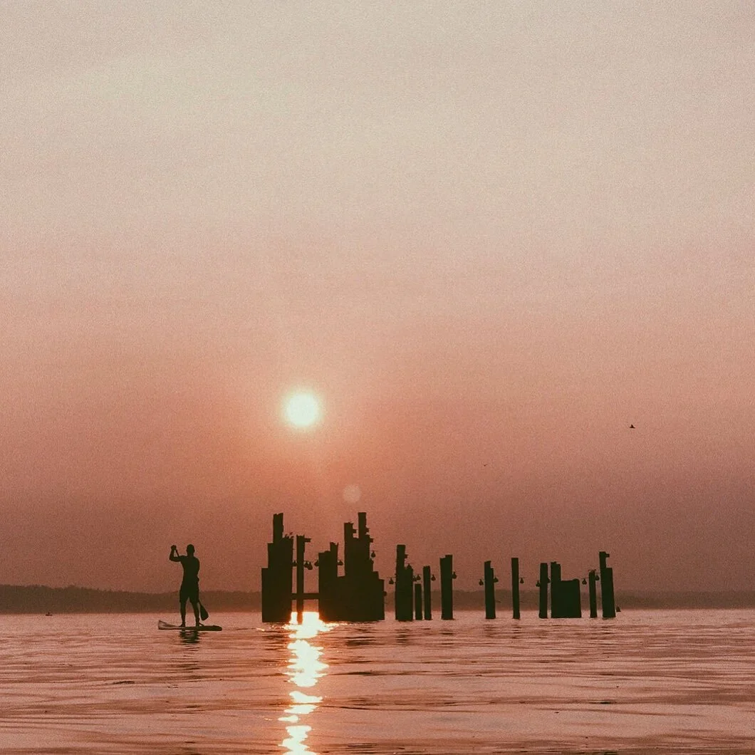 We’re only alive once. Our tips? Prioritize what’s important. Work intentionally, not harder. 
☀️Paddle-board, not procrastinate. 
☀️Dance, not delay.
☀️Work out, not burnout.
Personally - we’d like to: 
💭Travel more and spend le