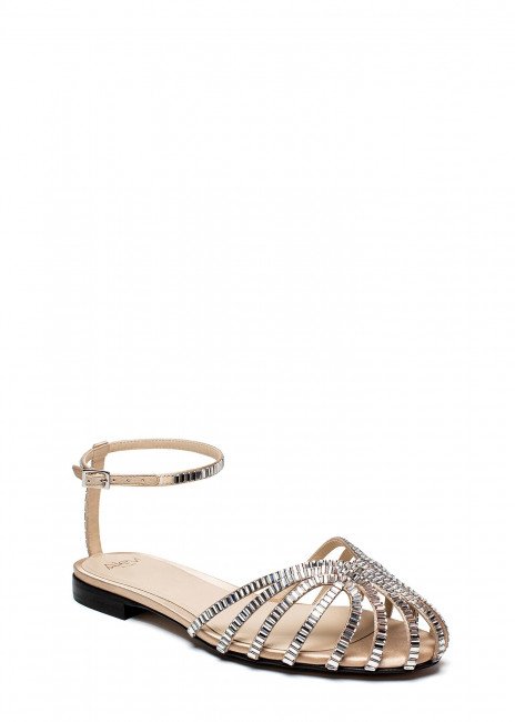 Chic Flat Neutral Summer Sandals 2022 — LEVATED DESIGN