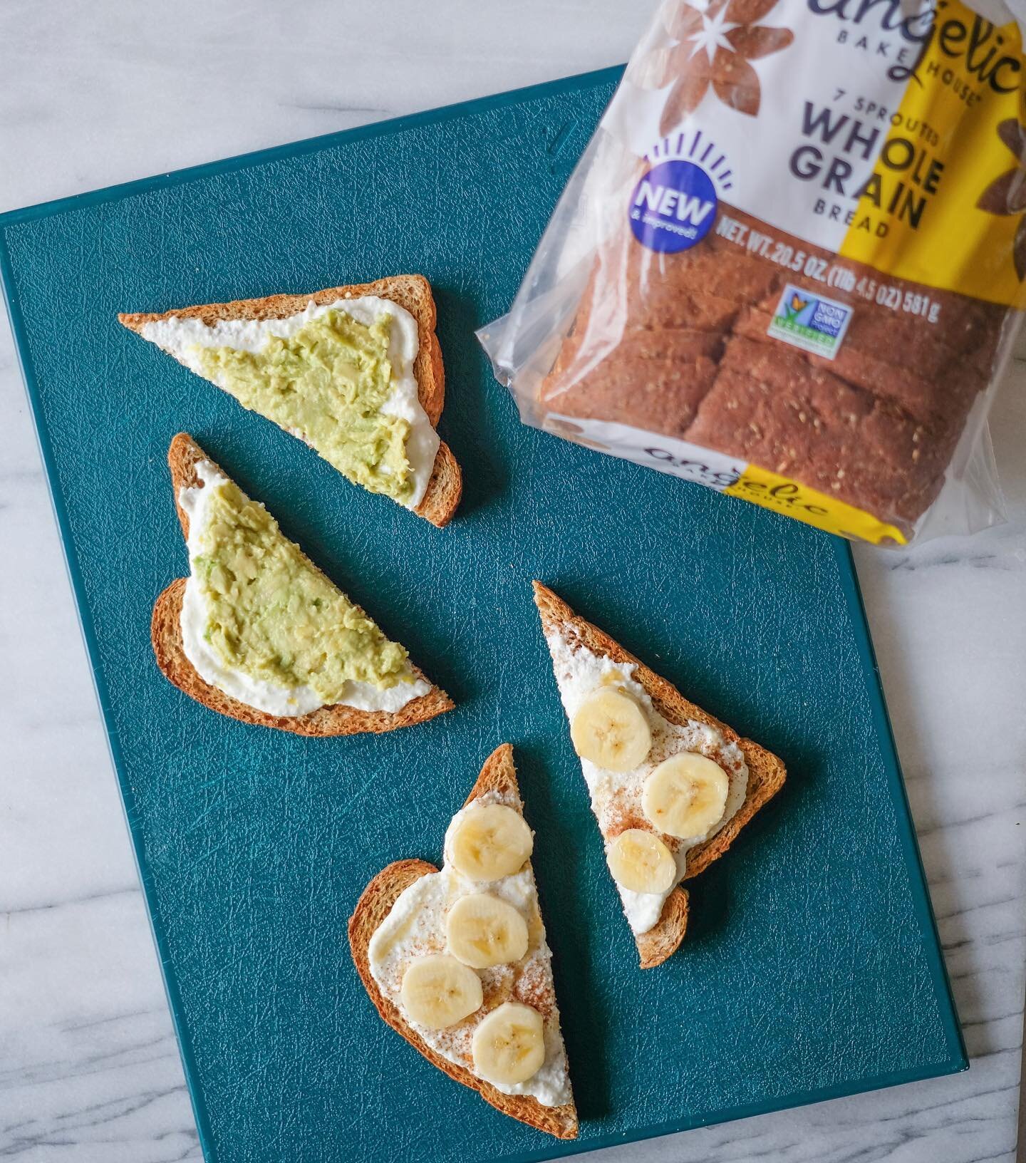 ⭐️ Sweet + Savory Ricotta Toast! ⭐️ I loveee whipped ricotta on crusty bread, so thought making a version of ricotta toast for Jack would be a fun snack (or breakfast!).

#sponsored For the toast I used Sprouted 7 Grain Bread by @angelicbakehouse whi