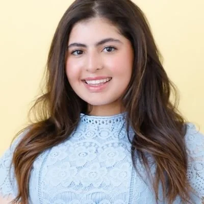 Take professional voice lessons with Melanie at Music Lessons 1on1