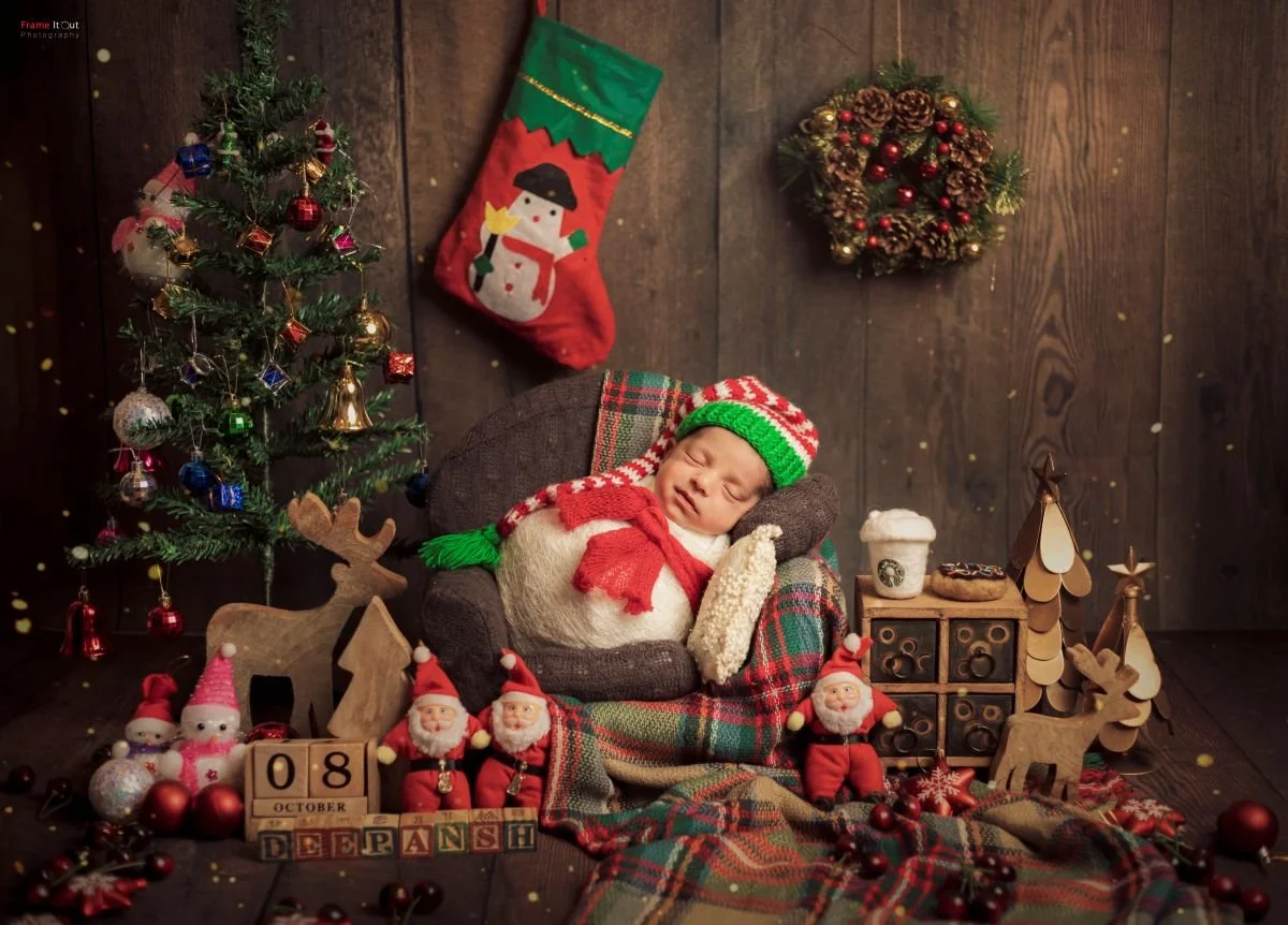 Christmas Mini Session 2025 – children with Santa themed setup – Faridabad studio