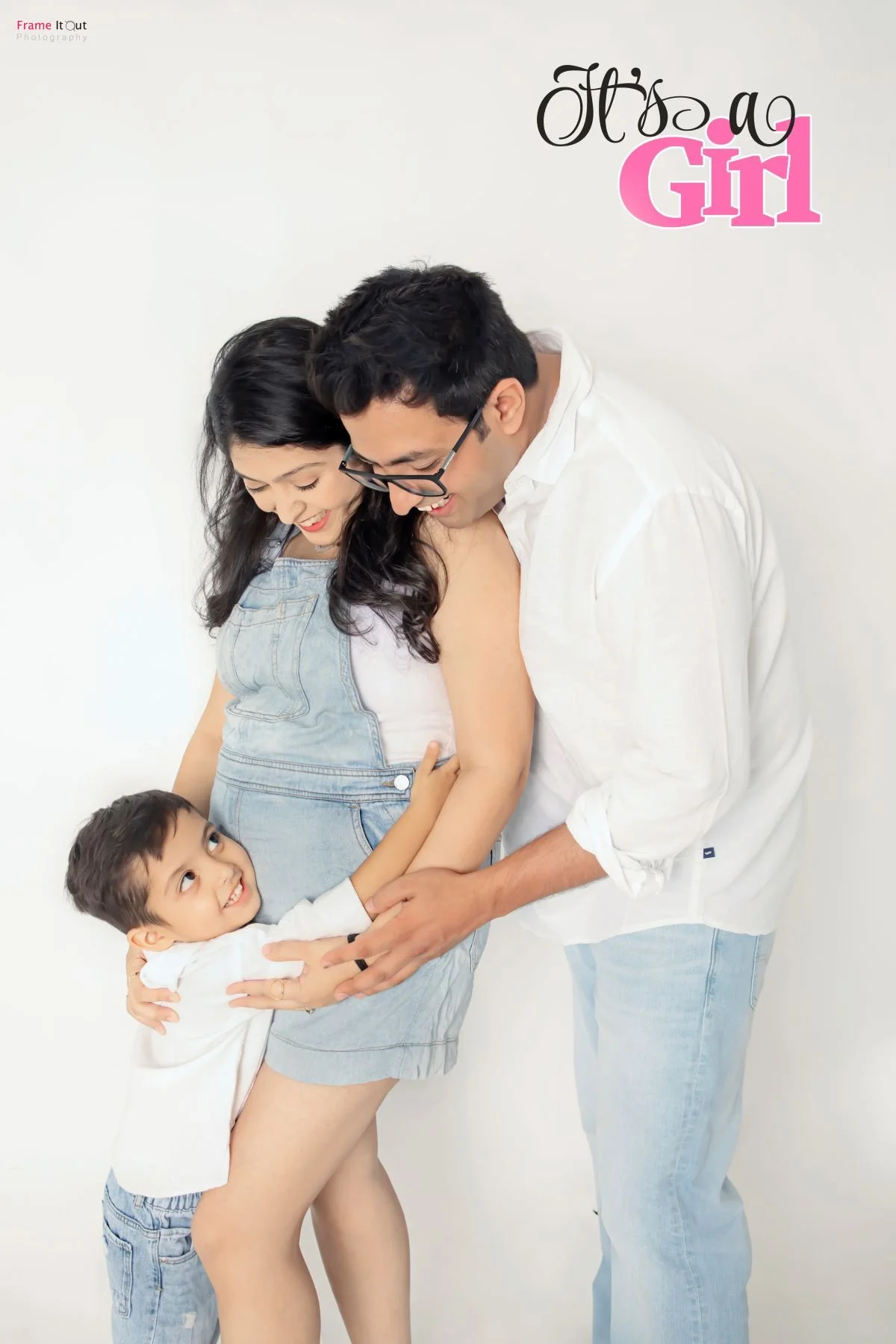 Soft-lit maternity portrait in Delhi studio – premium photography