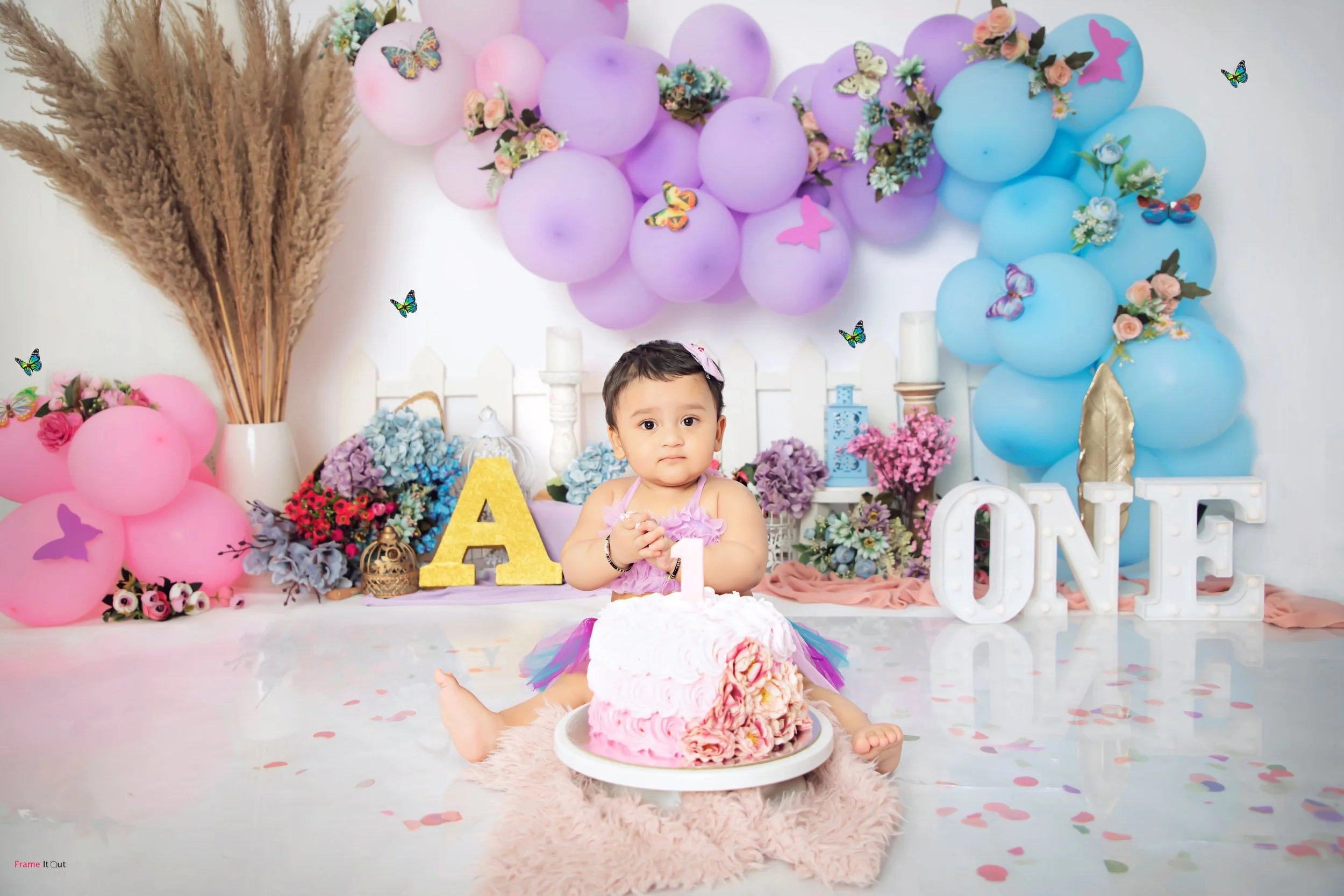Baby’s first birthday milestone captured through cake smash photography