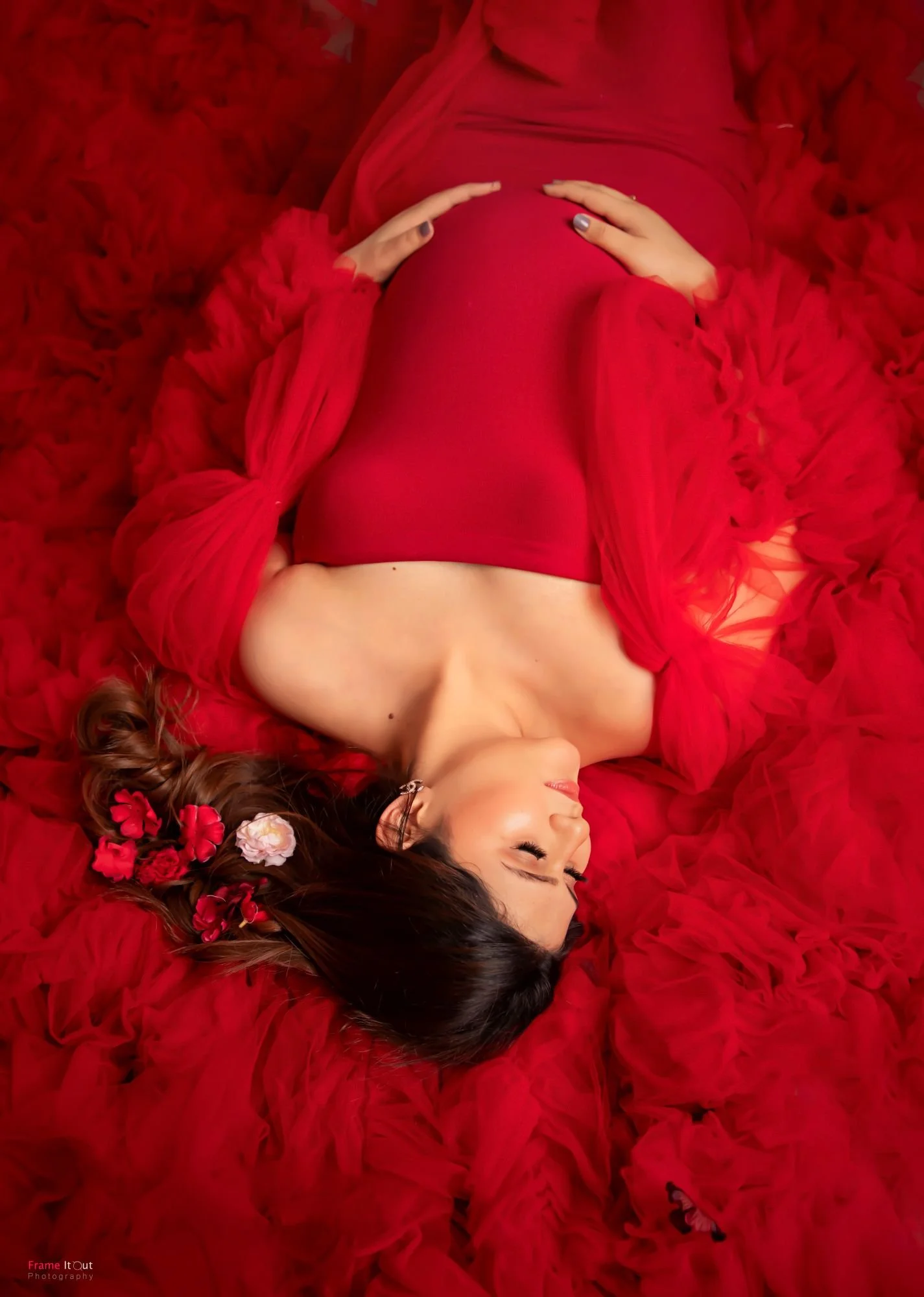 Pregnant woman lying down gracefully – artistic maternity photo