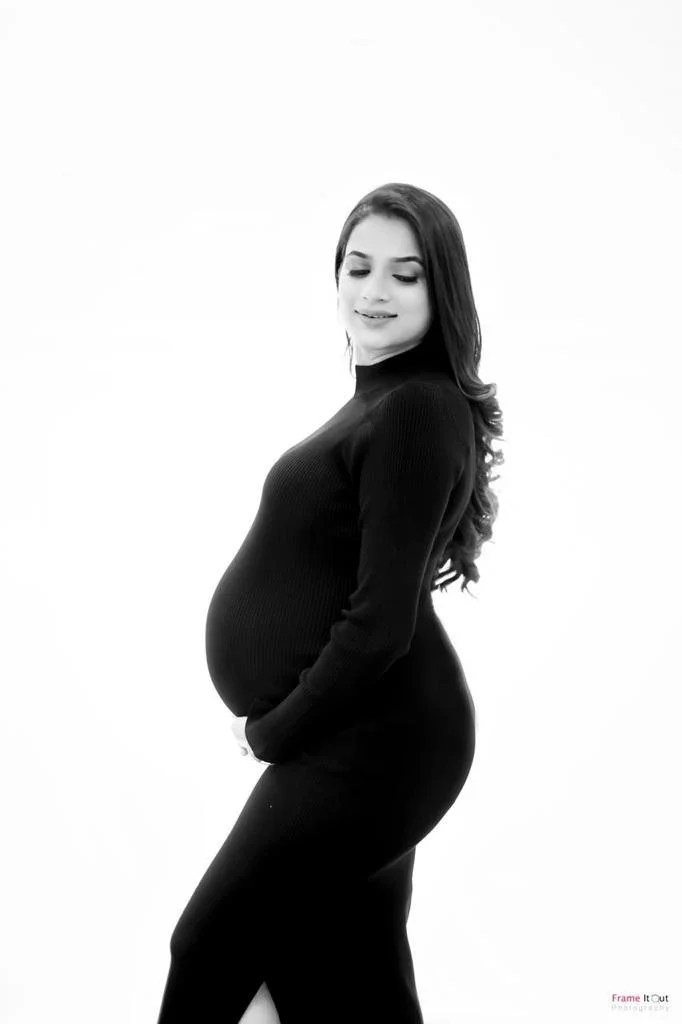 Maternity portrait of expecting mother standing in natural light – soft elegant pose