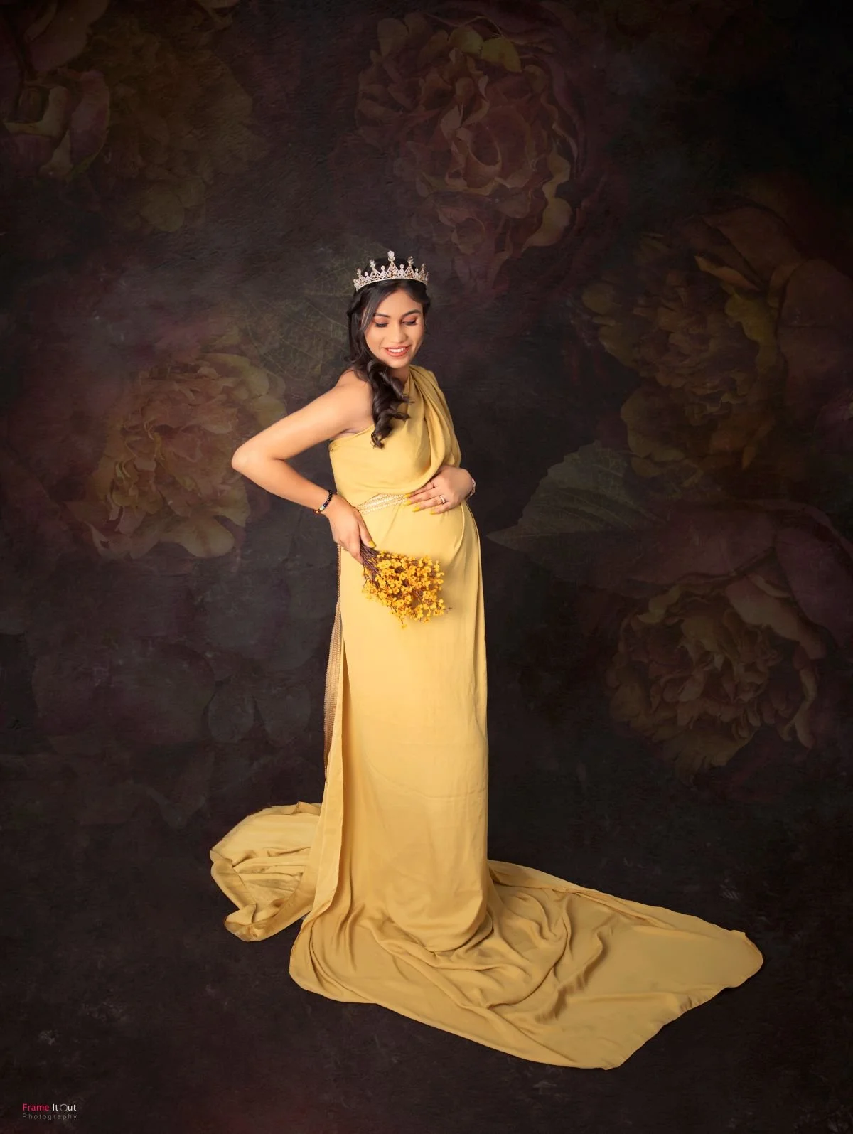 Creative home maternity photoshoot in Delhi by Frame It Out