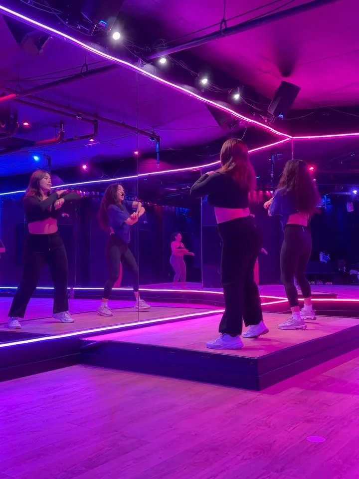 So much love packed into a Saturday morning.

Shout out to 1) @heyitsbridgitte for burning up the dance floor with our girl @vanemolina_g 💖2) @hannahteal_, who I&rsquo;m convinced was born in the wrong decade 3) @smiley_ally89 for always remembering