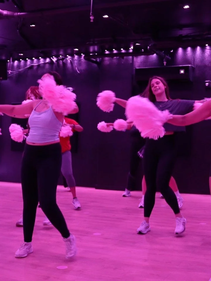 What a DREAM class! Swipe for pure POM bliss! Thanks SO much to the wonderful @sophiemireille for leading us through this cutie routine!! 

Ready for more POM? @sophiemireille is coming back May 19th at 5:30!! See you there!