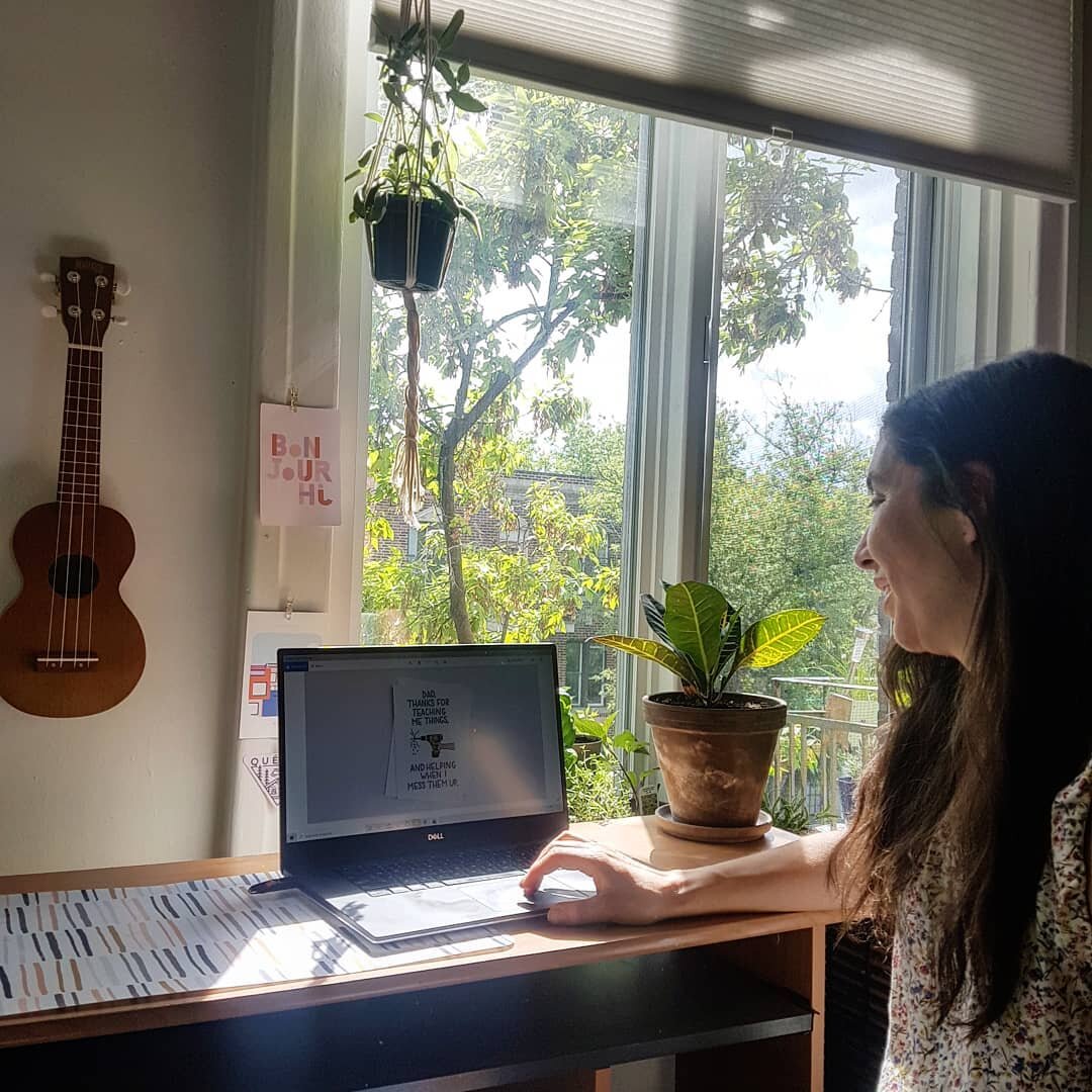 Hello! Here is a little behind the scenes action. This is my work station. I have access to lots of plants and a window overlooking a bike lane, perfect for people watching and a healthy dose of distraction from time to time. 🤗
.
#illustration #illu