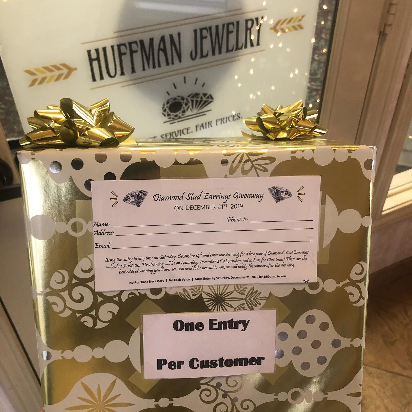 Did you enter our diamond stud earring giveaway?! ITS ALMOST DRAWING TIME!!! Who&rsquo;s our lucky winner gunna be?! 💍💎 #diamondearringgiveaway #diamondgiveaway #jewelryrepair #jewelry #webuygold #earrings #customerappreciation #luckywinner #drawin
