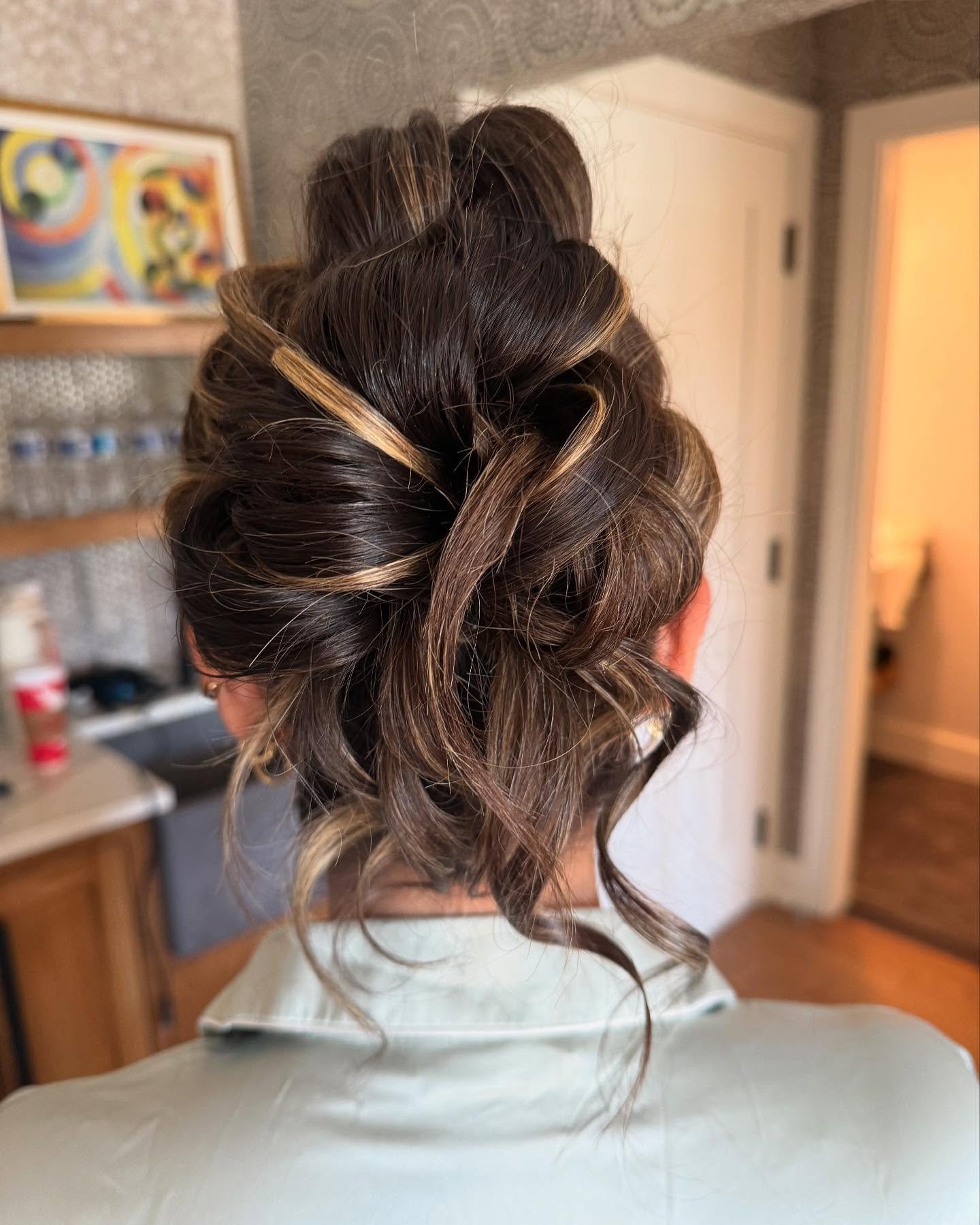 Swipe for bridal party updo perfection by @hhueston2013 🤍 #updo #bridalpartyhair #weddinghair #doylestownhair #workingmom #amika #moroccanoil #randco