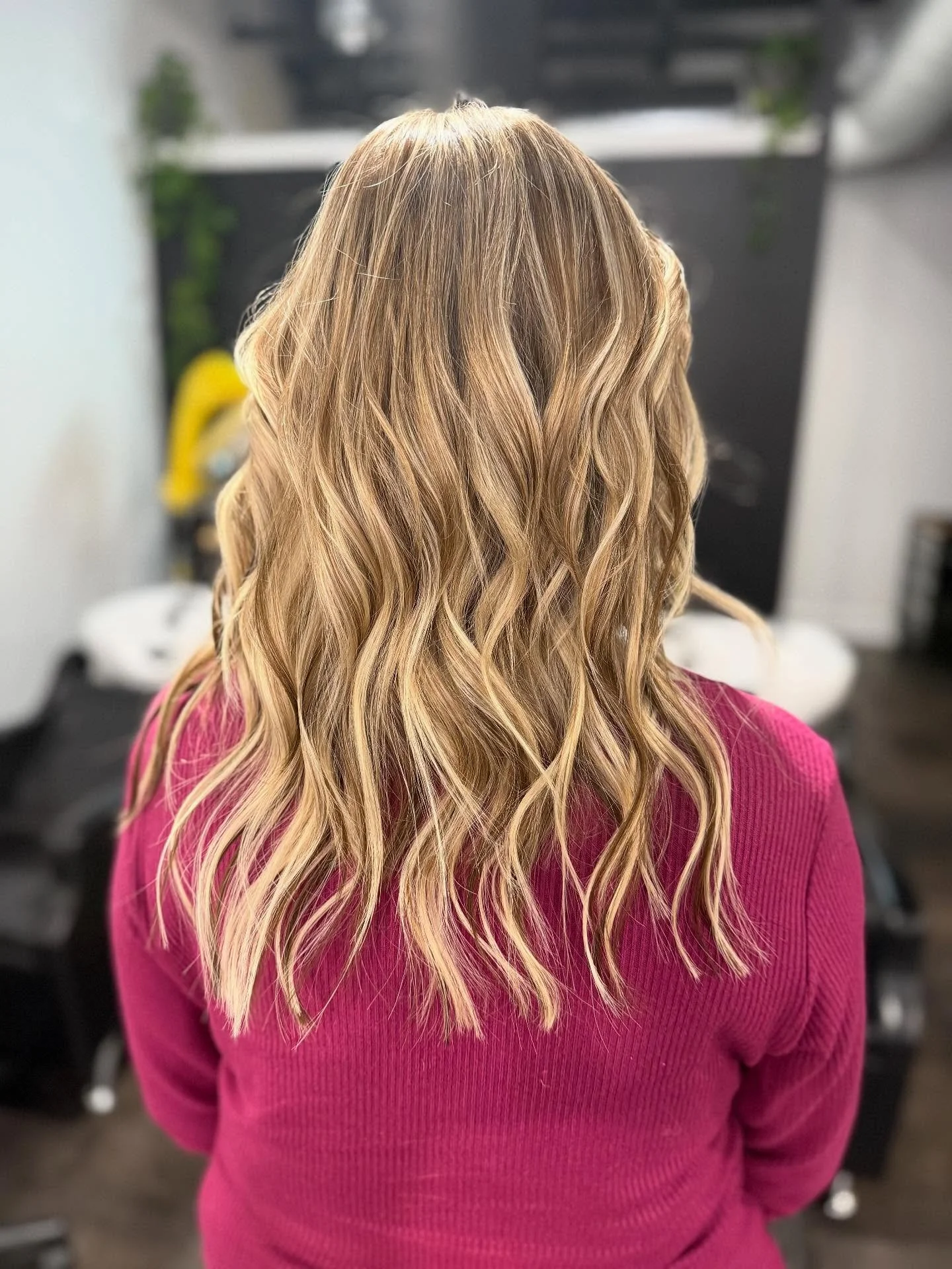 OBSESSED with this k-tip extension install by @hhueston2013 🪄✨ this is your sign to book the consult 📅  Swipe for the before ➡️