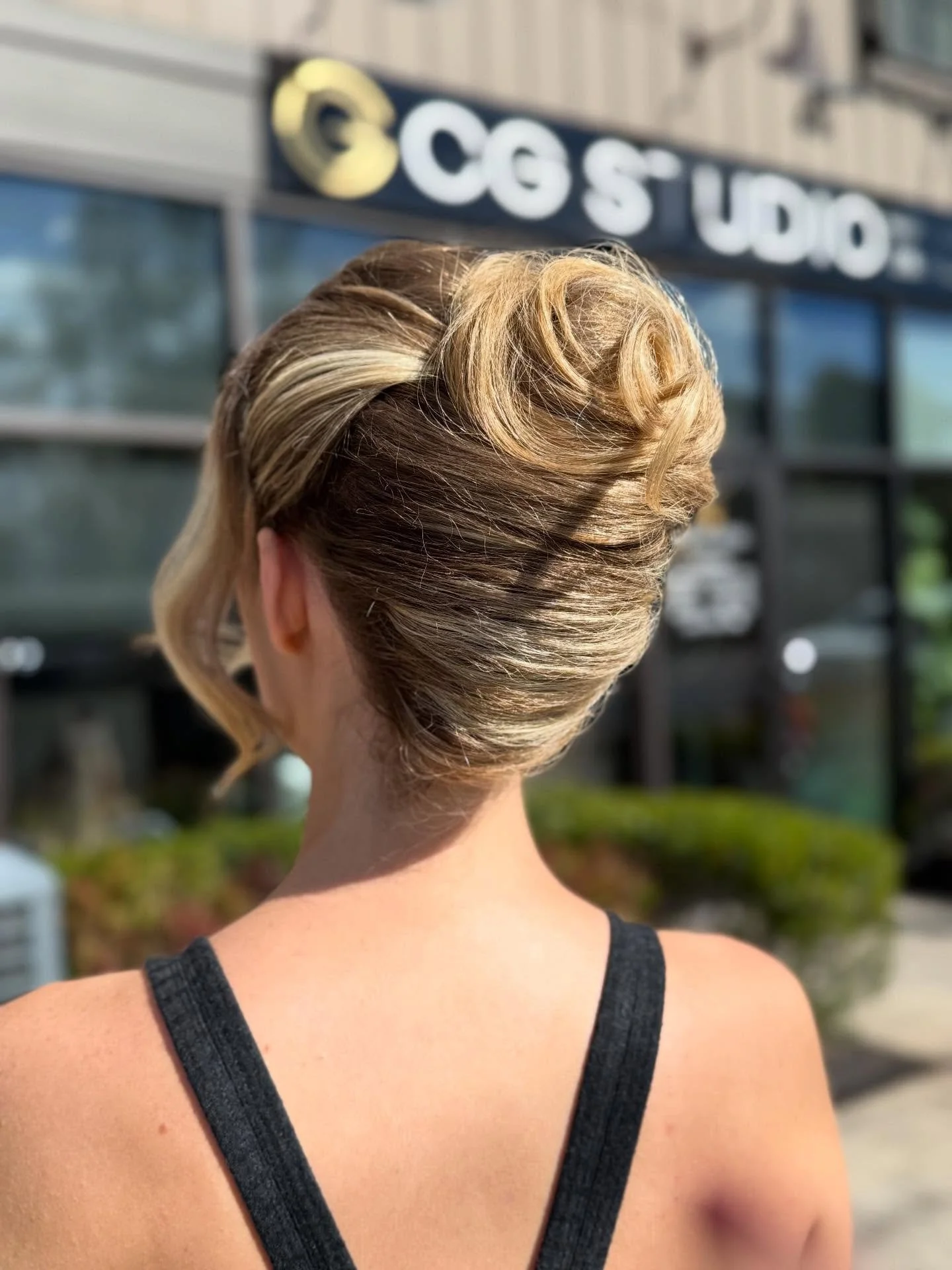Updo, but make it sophisticated ✨ book in with @buckscountybeautylab for your next event 🪩 #updo #weddinghair #bridalhairstyle #prom #promhair