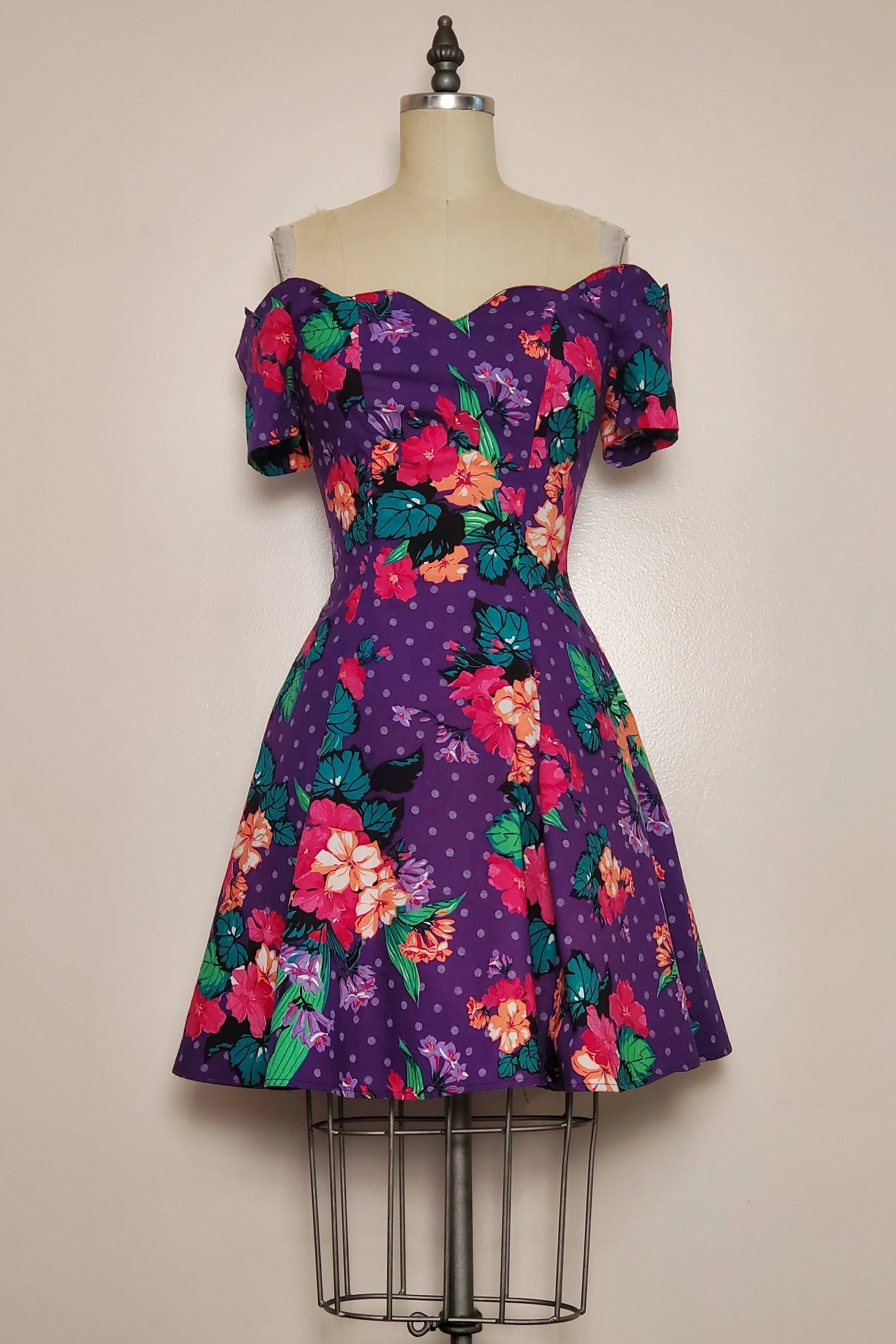 1980's Joni Blair || Cotton Floral Mini Dress || Scallop Off the Shoulder|| Waist: 28-29"