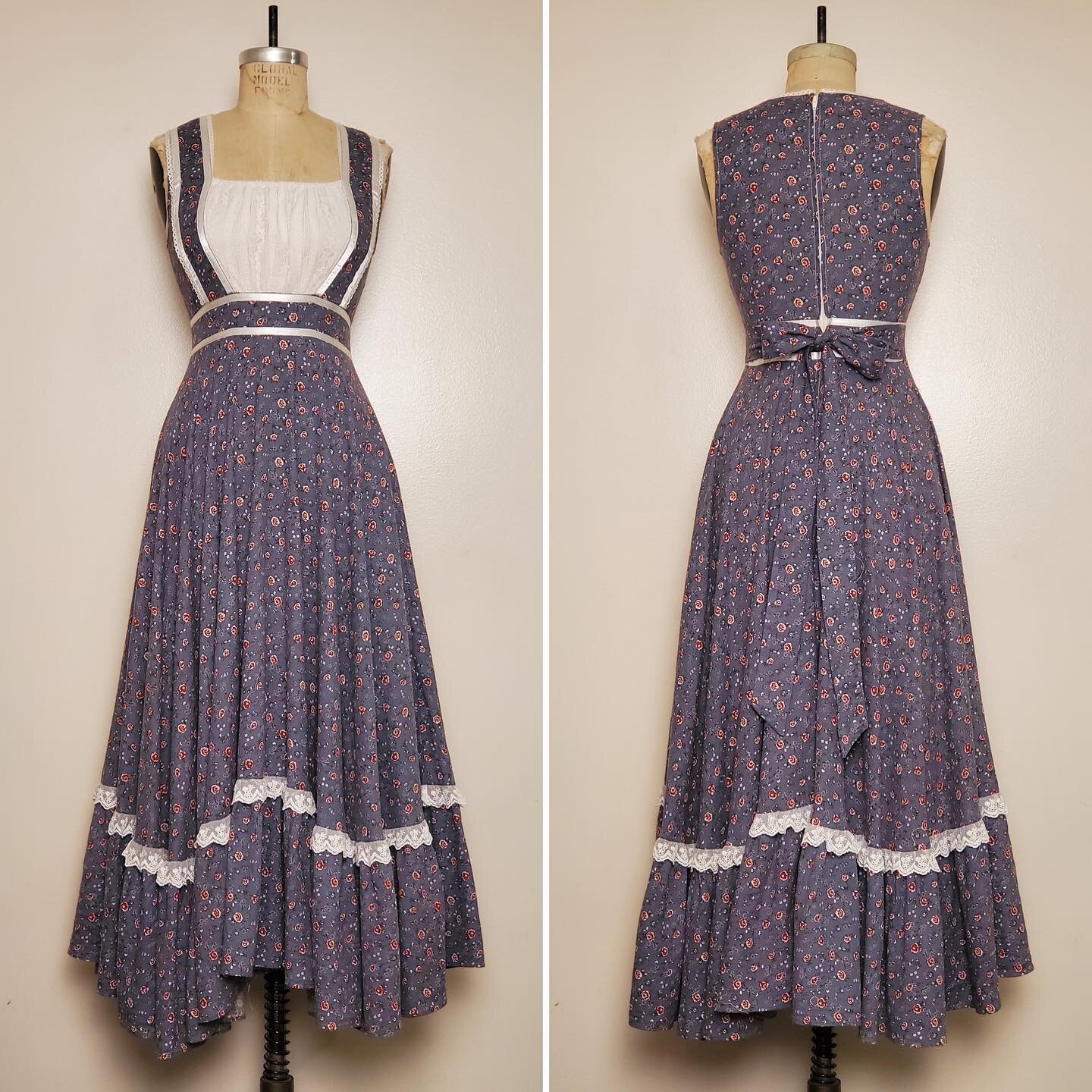 &quot;Short Prairie Dress || Gunne Sax STYLE || Waist: 25&quot;&quot; || Size XS&quot;.

#atahboutique #vintage #vintagedress #gunnesax #gunnesaxstyle #prairiedress #cottogecore