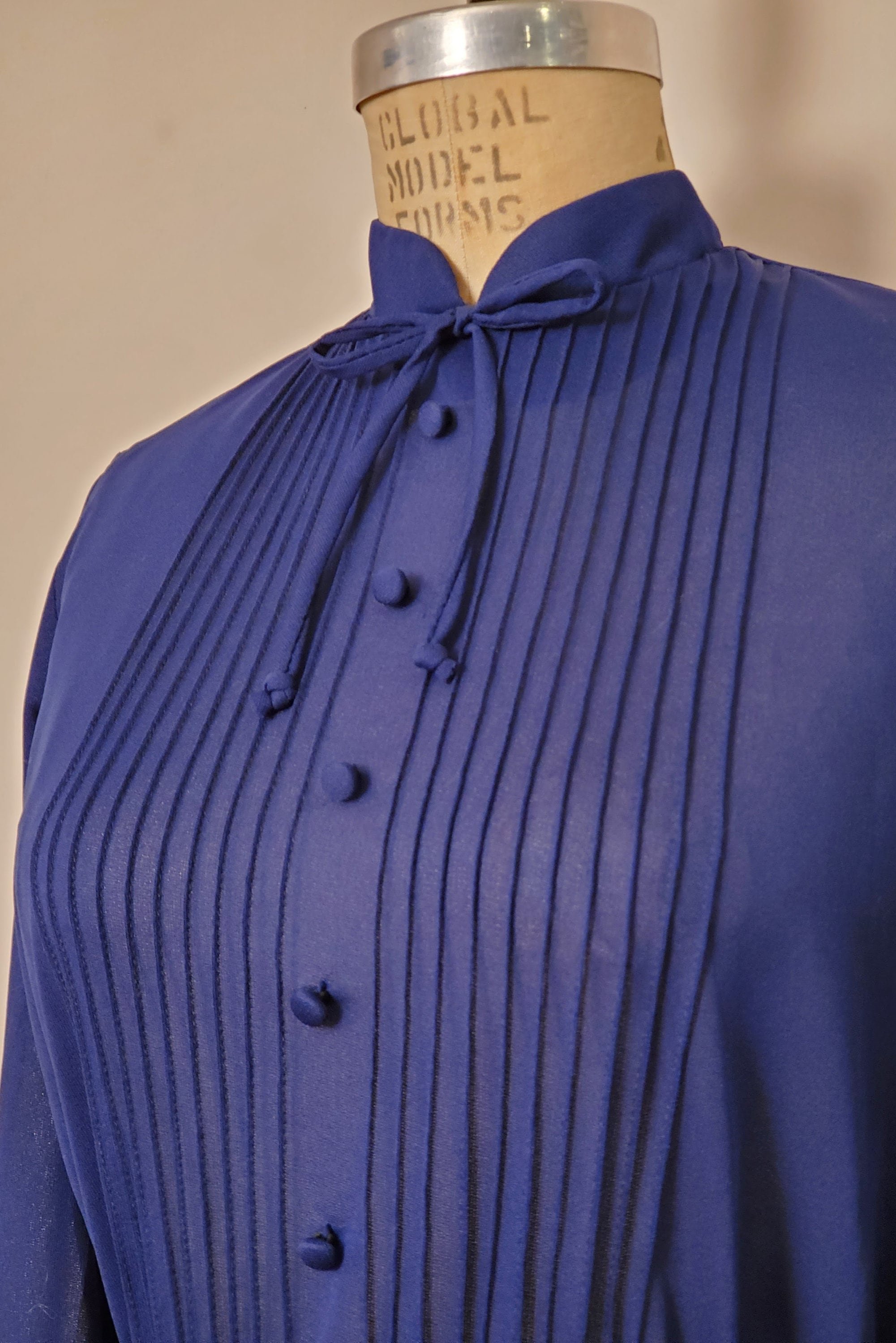 https://i.etsystatic.com/22704871/r/il/df9abd/5564061503/il_fullxfull.5564061503_l04r.jpg
