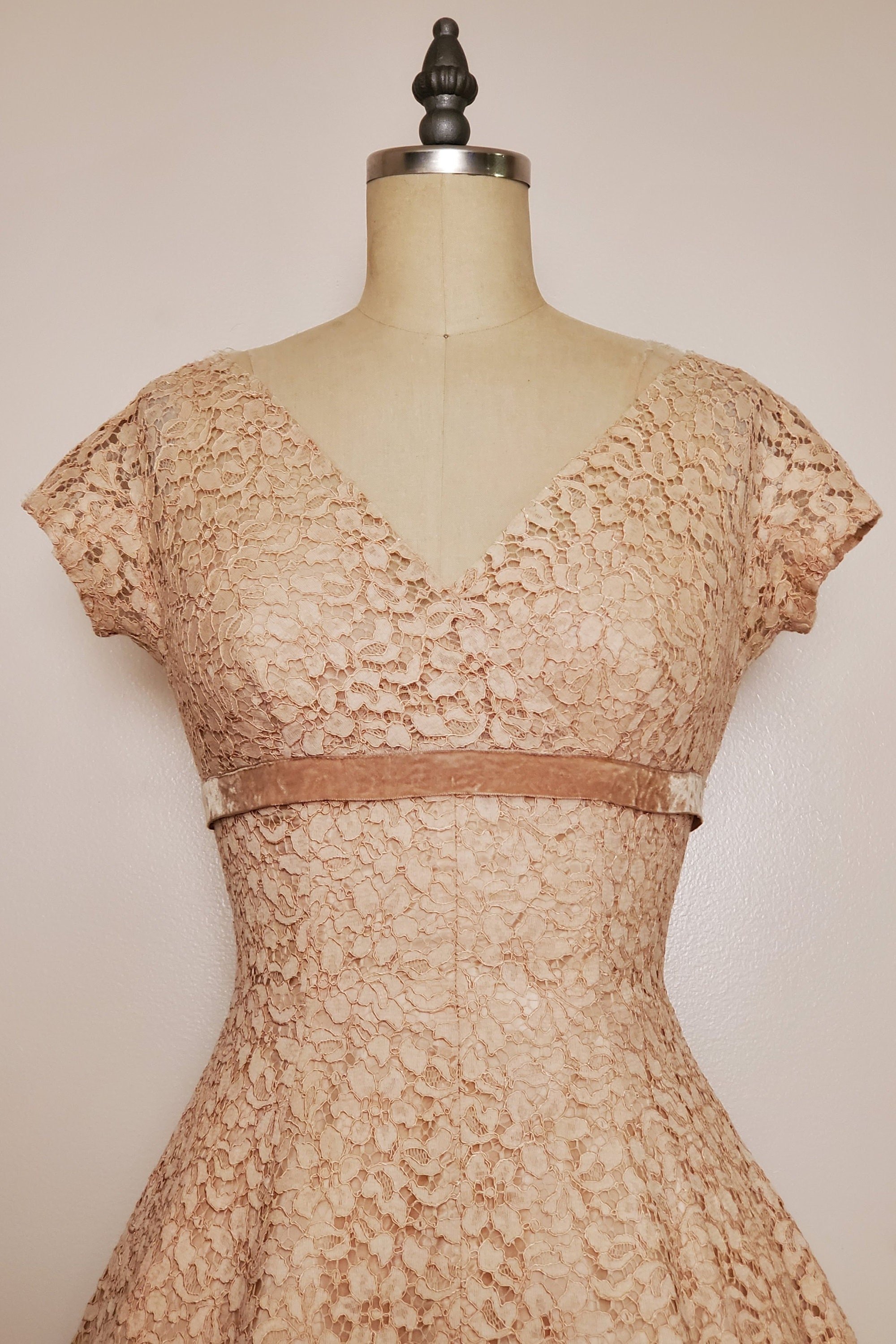 https://i.etsystatic.com/22704871/r/il/028ec4/5915719558/il_fullxfull.5915719558_pnnh.jpg