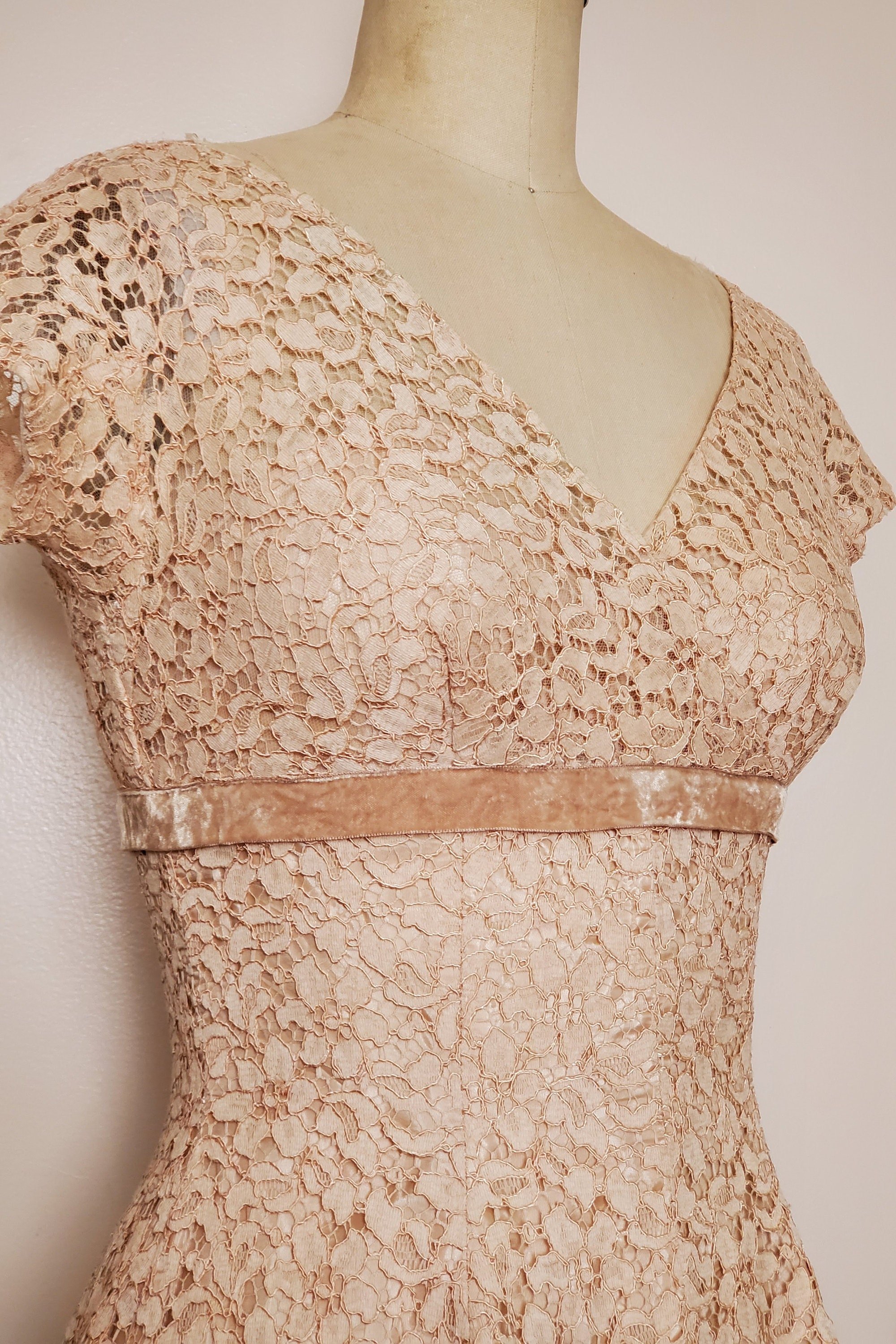 https://i.etsystatic.com/22704871/r/il/eedba0/5915719570/il_fullxfull.5915719570_fqt4.jpg