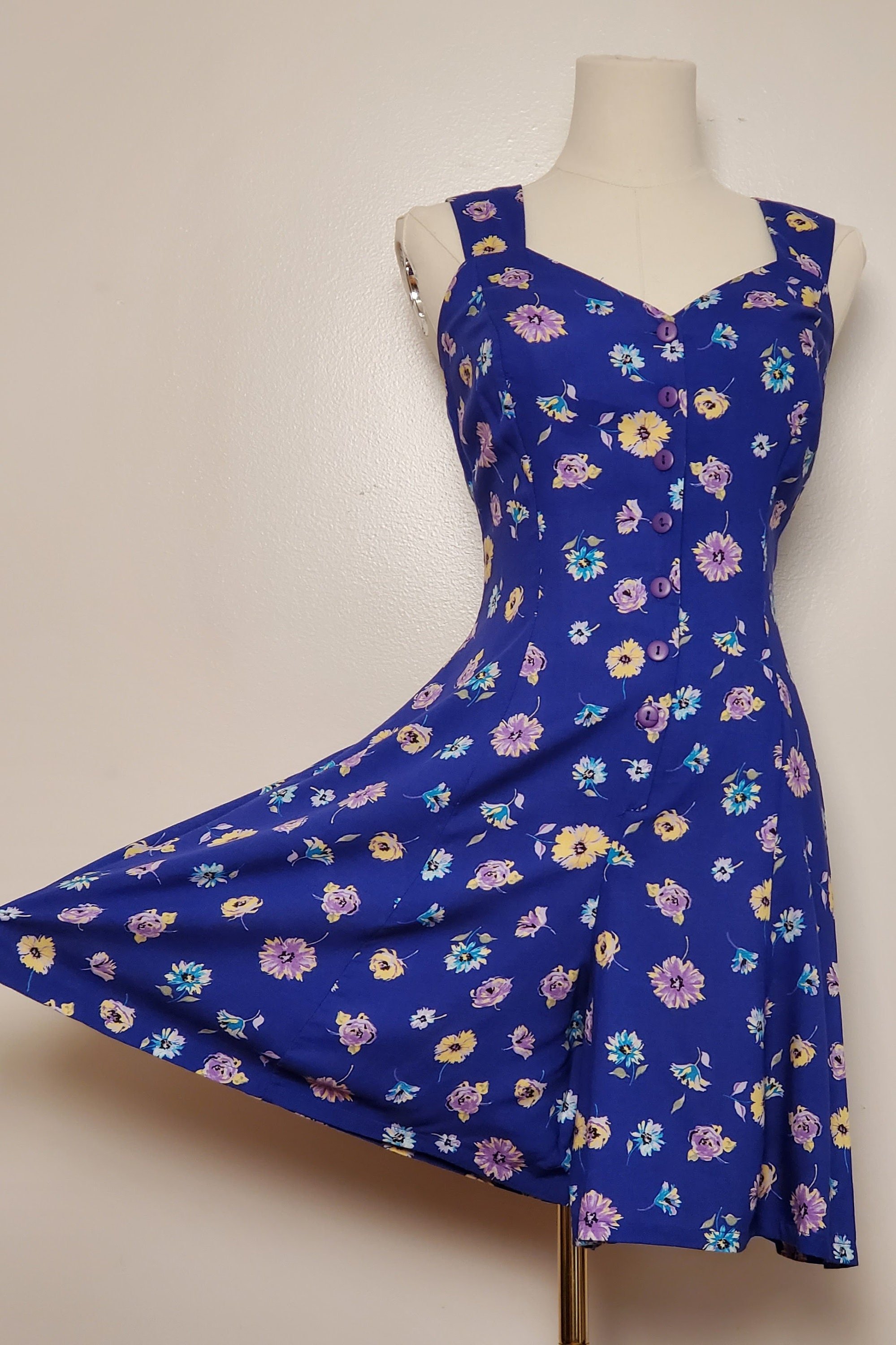 https://i.etsystatic.com/22704871/r/il/5116c6/5847457752/il_fullxfull.5847457752_r3vj.jpg