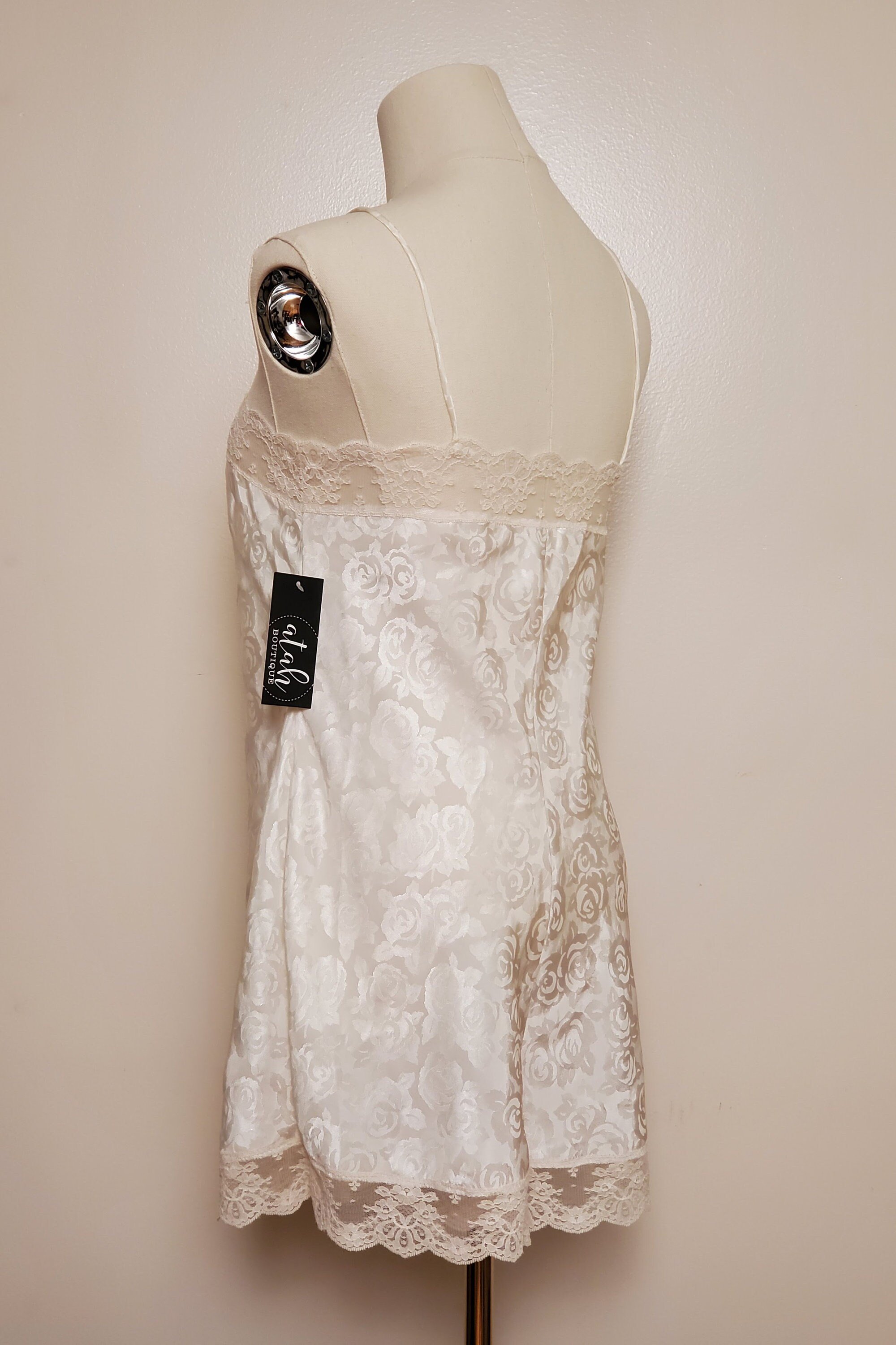 https://i.etsystatic.com/22704871/r/il/374c02/5847294568/il_fullxfull.5847294568_d73h.jpg