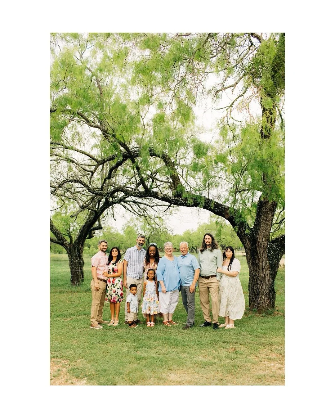 This extended family session was scheduled in the midst of soooo many Texas spring rains and constantly changing weather reporting, but we made it happen! 🌦️

Extended family photos are such a treasure &mdash; it&rsquo;s not every day grandparents, 