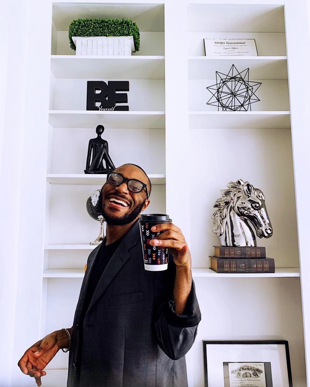 Hi my faves! And Happy Thursday! 

If you&rsquo;re free this evening be sure to tune in to my FIRST IG Live of the New Year (@ 7:30pm EST)! Of course I have a special guest coming on! 

My Best Friend Andre @_andreroberts ! If you&rsquo;ve been here 