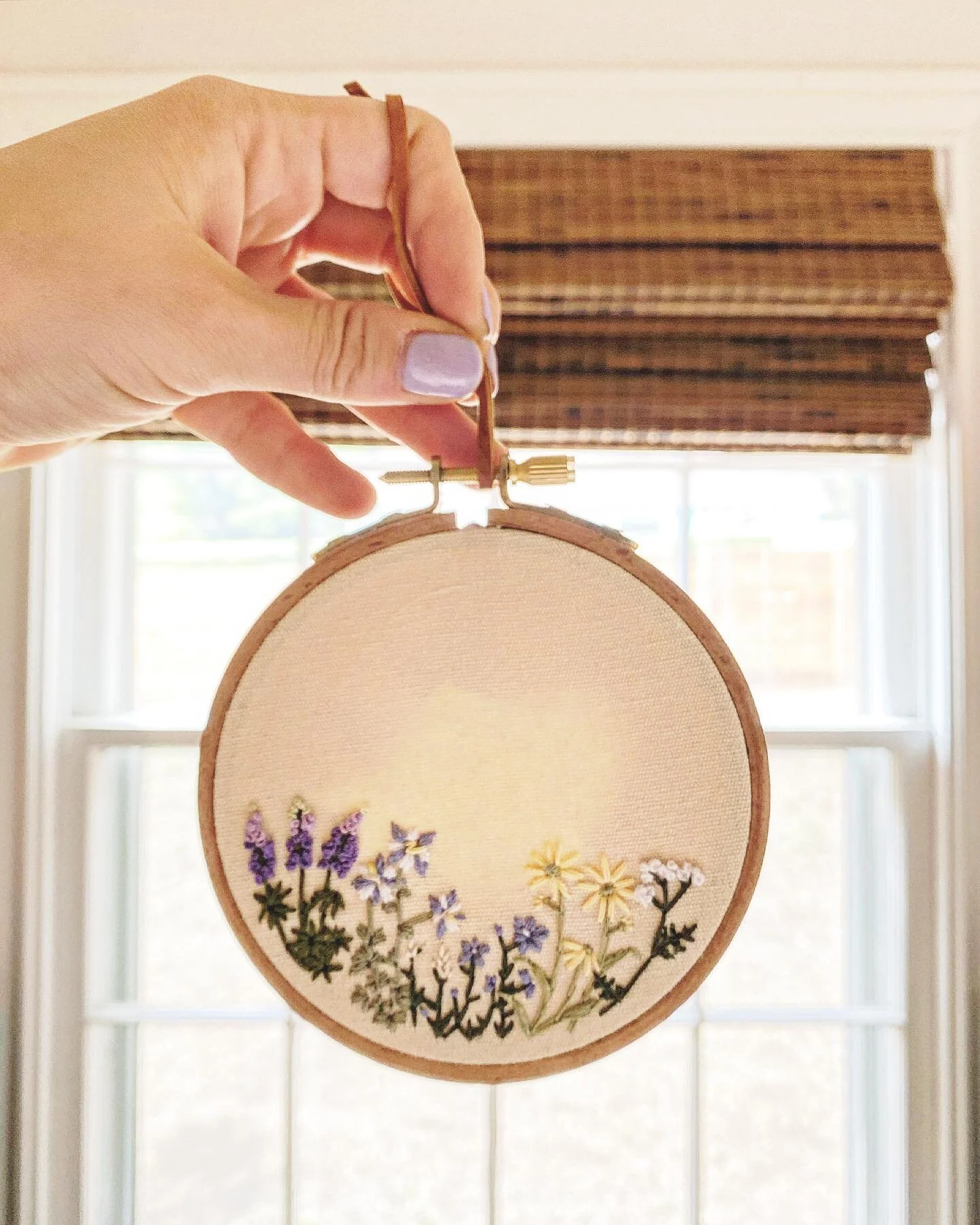 One of the artists we are featuring in #McKenzieCorner is near and dear to me. (And she may not even know it!) This beauty was made by @whitney.bradberry who I *met in this app as I followed her and her husband’s journey when they were remodeli