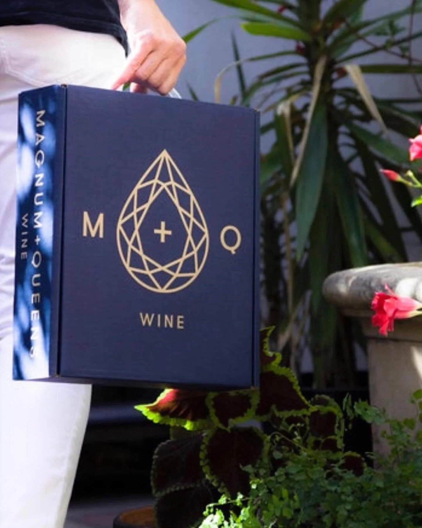 We can&rsquo;t do box and bubbles anymore but return your 3 pack gift boxes to our store and receive 10% off any purchase in-store. 🎁 Open 7 days from 10am #queensofthewine . . .
. . #wine#winestagram#winelife#instawine#drinkwine#foodandwine#sommeli