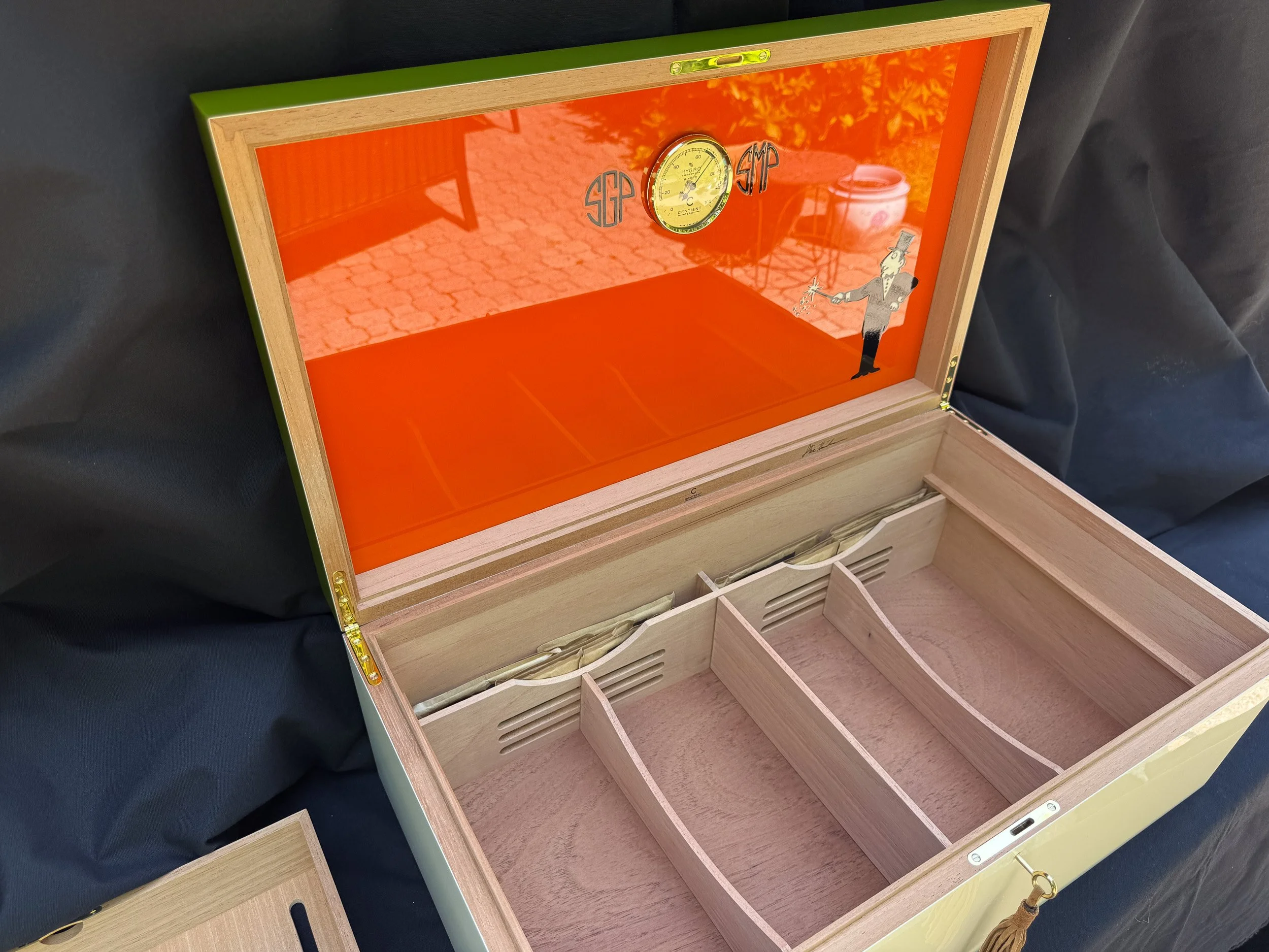 centient-luxury-avocado-green-orange-humidor-open-empty-compartments.jpg
