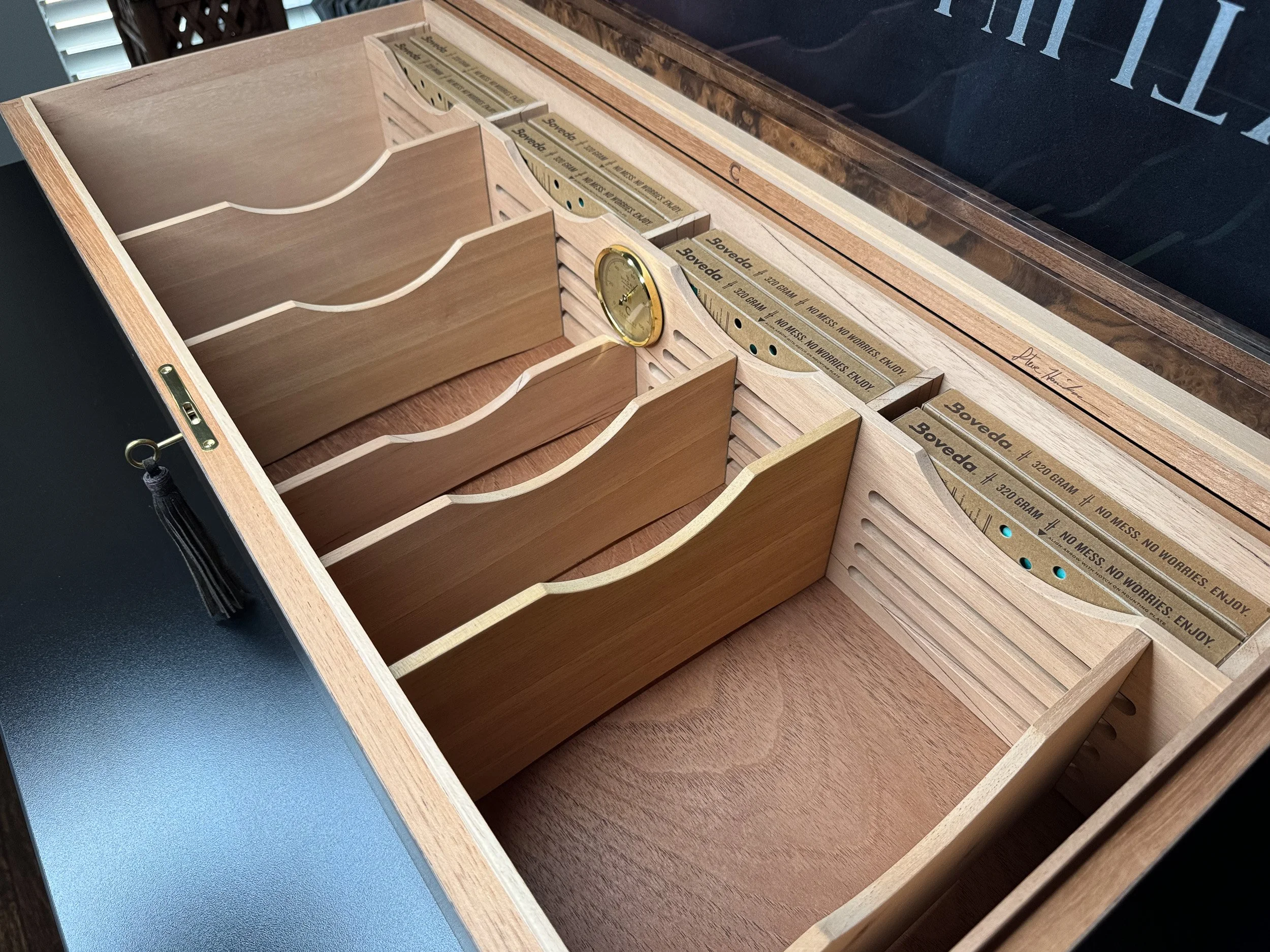 centient-luxury-walnut-burl-museum-glass-humidor-top-angle-right.jpg