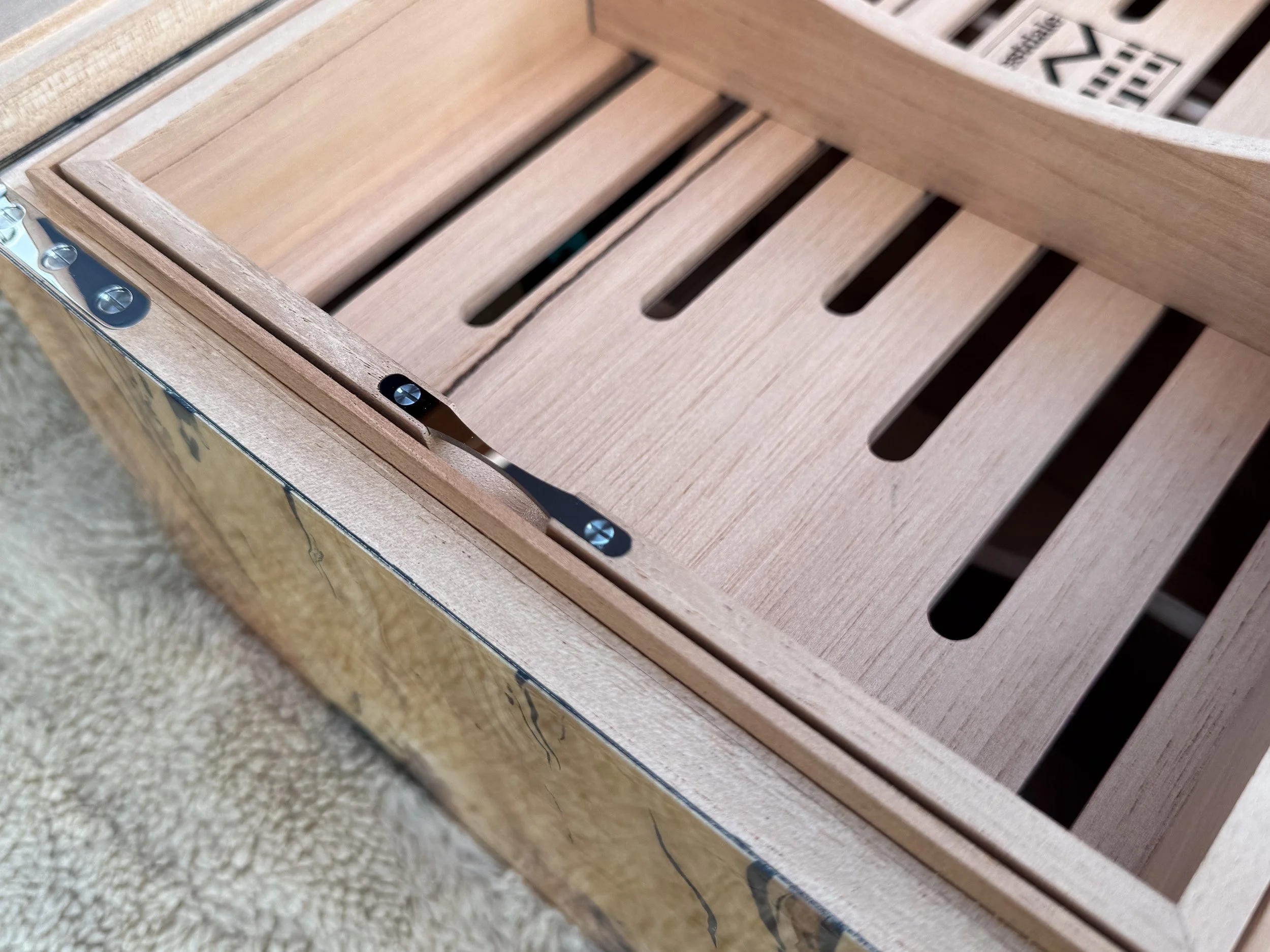 centient-luxury-bethlehem-olivewood-humidor-tray-handle-closeup.jpg