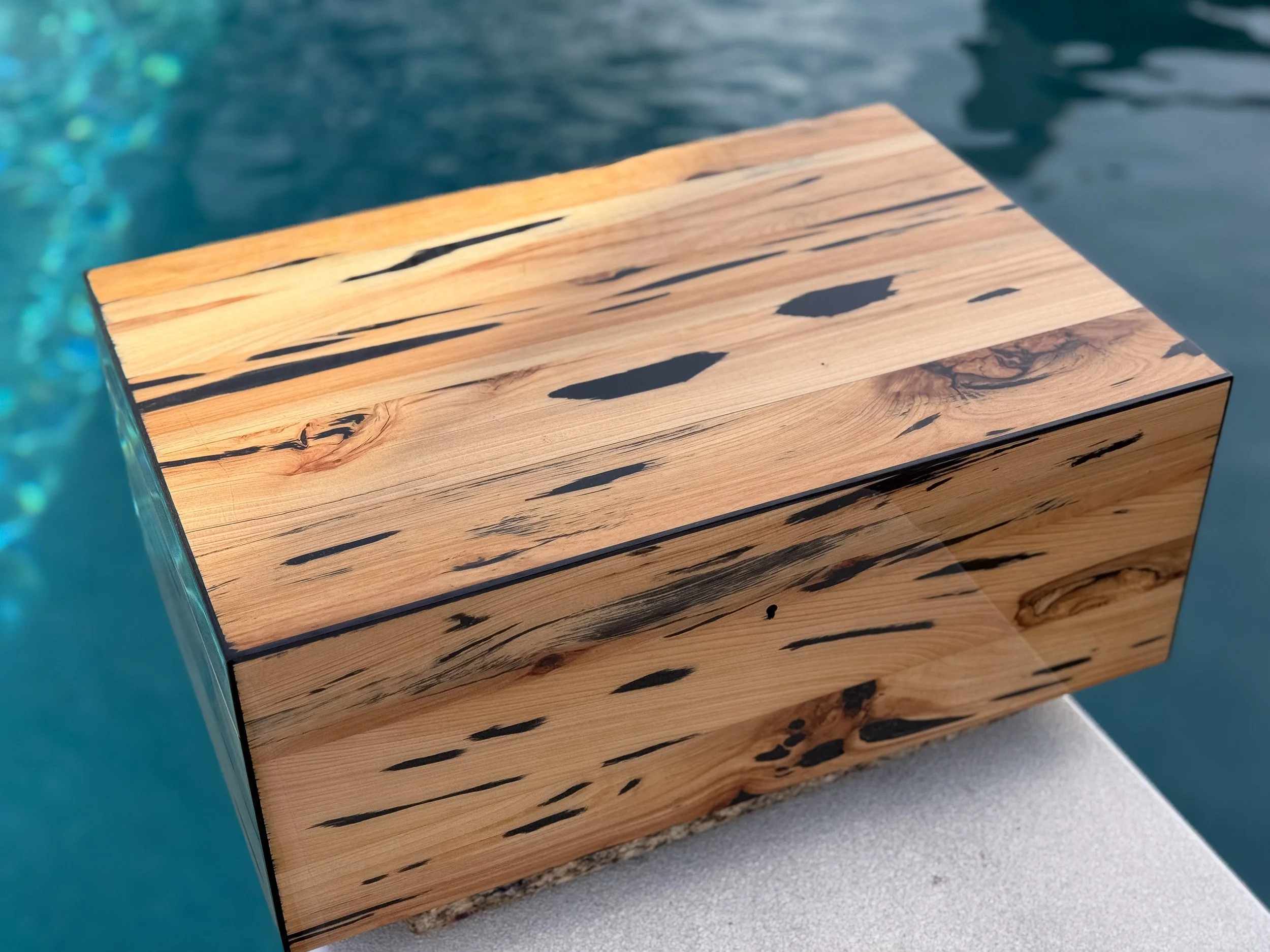 centient-luxury-pecky-cypress-humidor-top-front.jpg