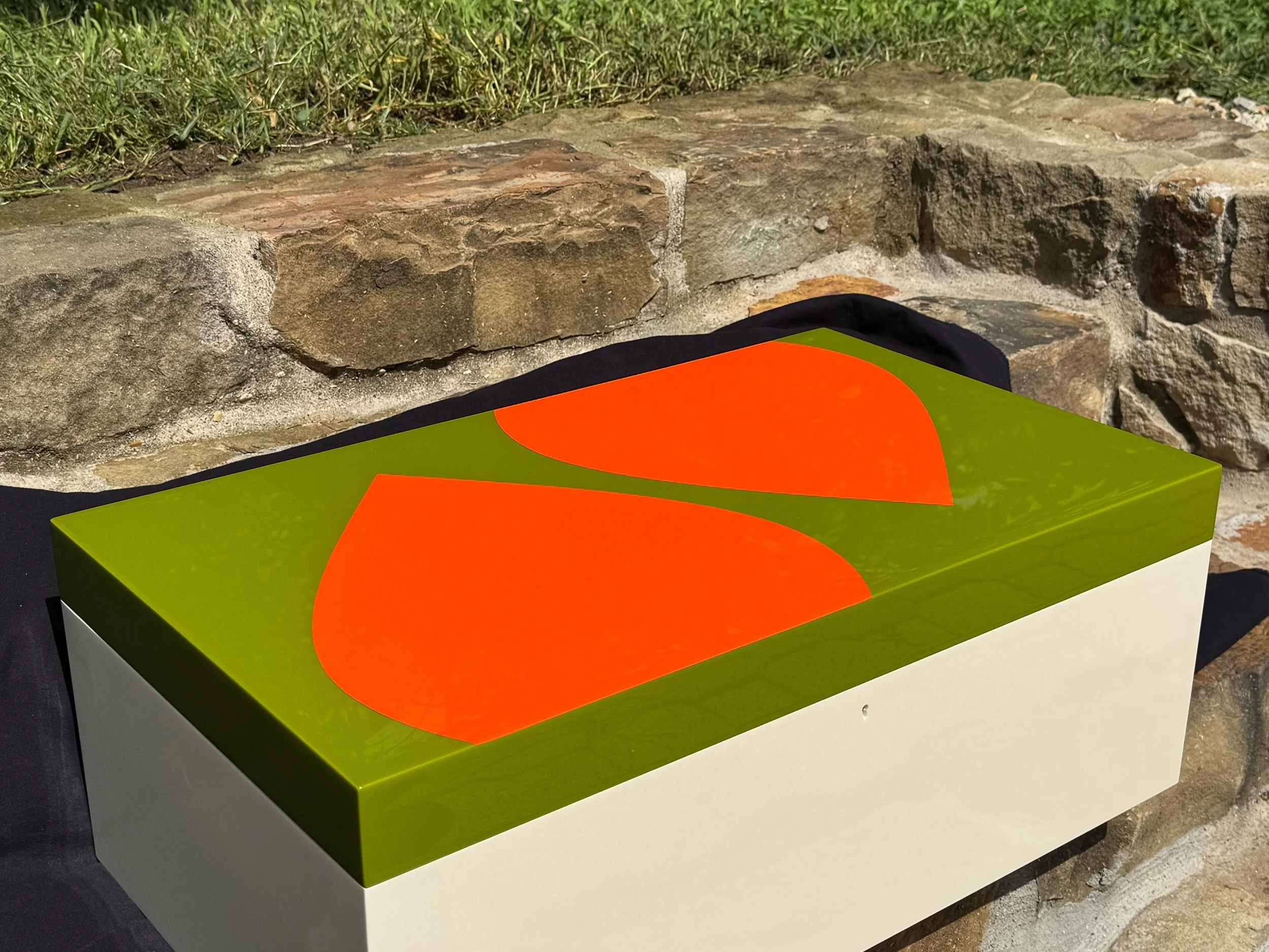 centient-luxury-avocado-green-orange-humidor-lid-top-view.jpg