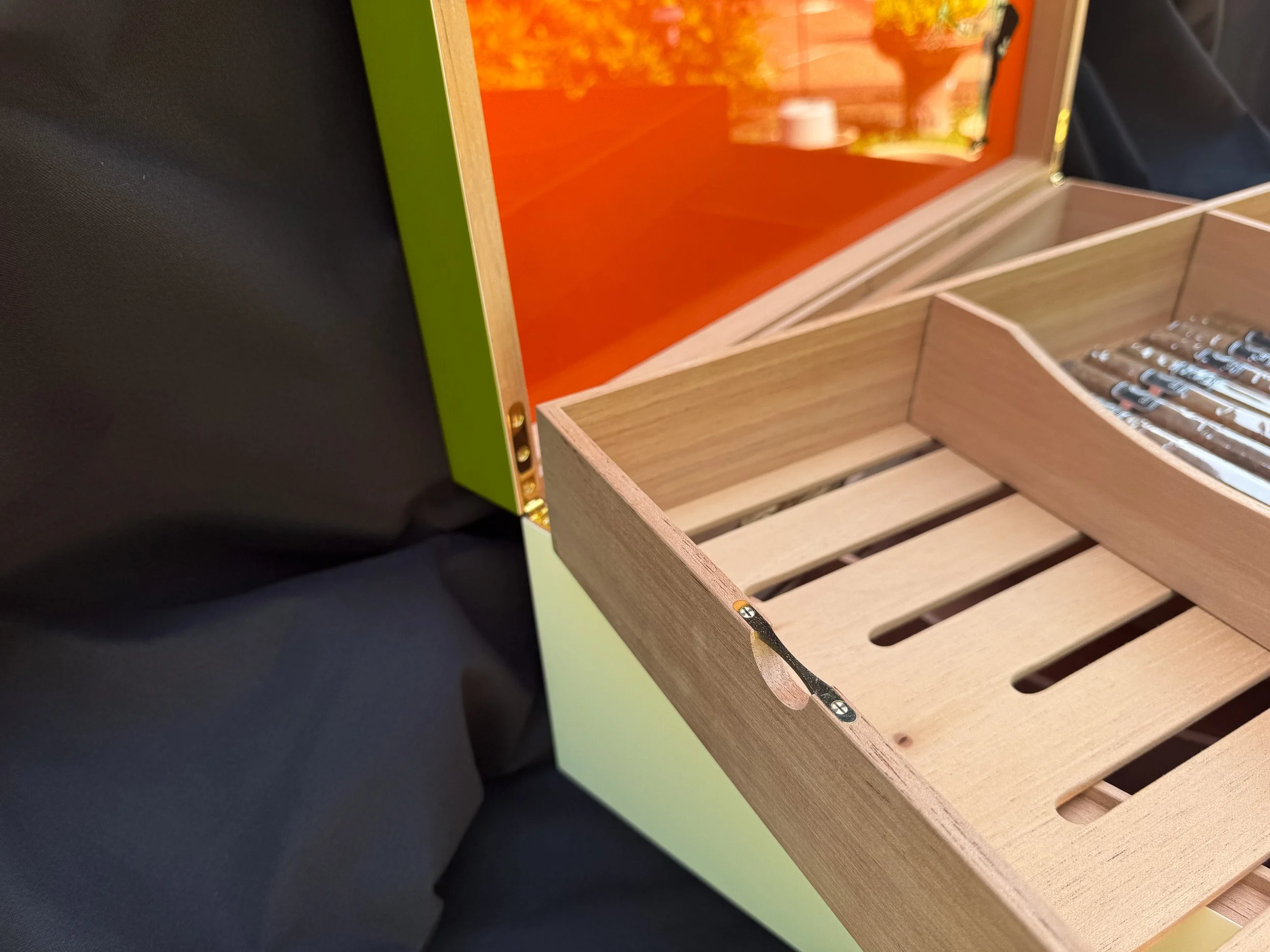 centient-luxury-avocado-green-orange-humidor-closeup-tray-handles.jpg
