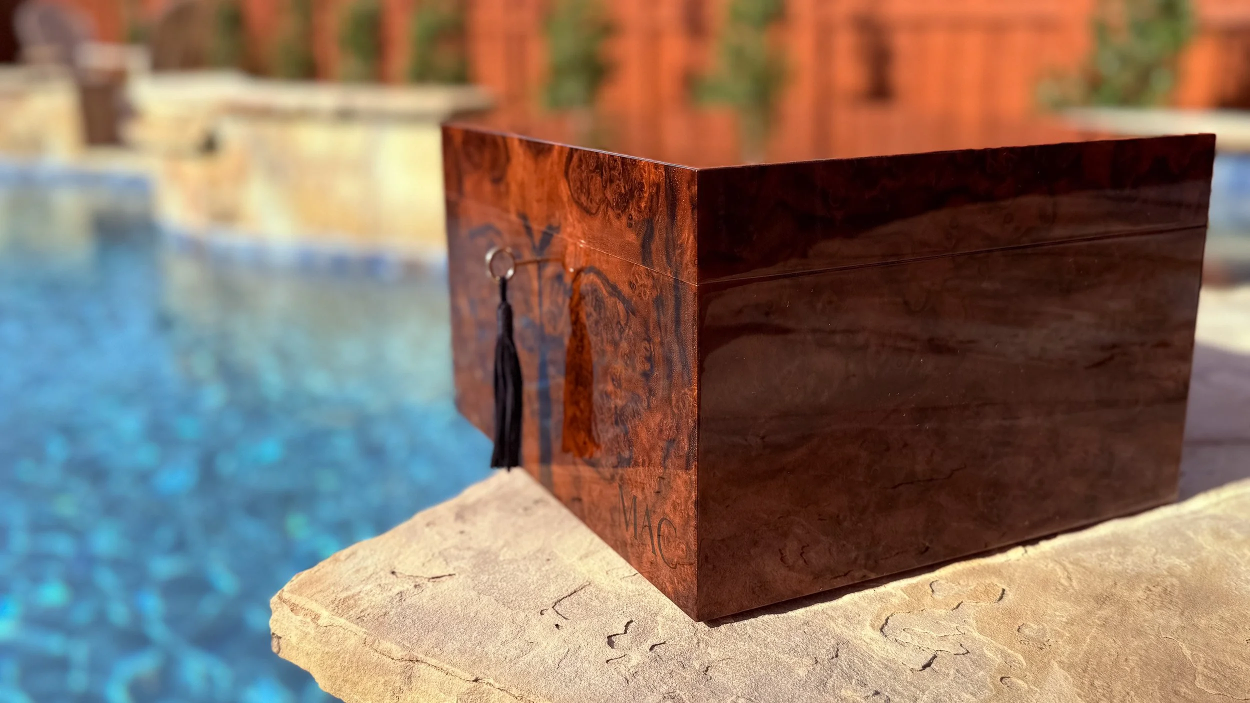 centient-luxury-walnut-burl-humidor-side-gloss-tassel-key.jpg