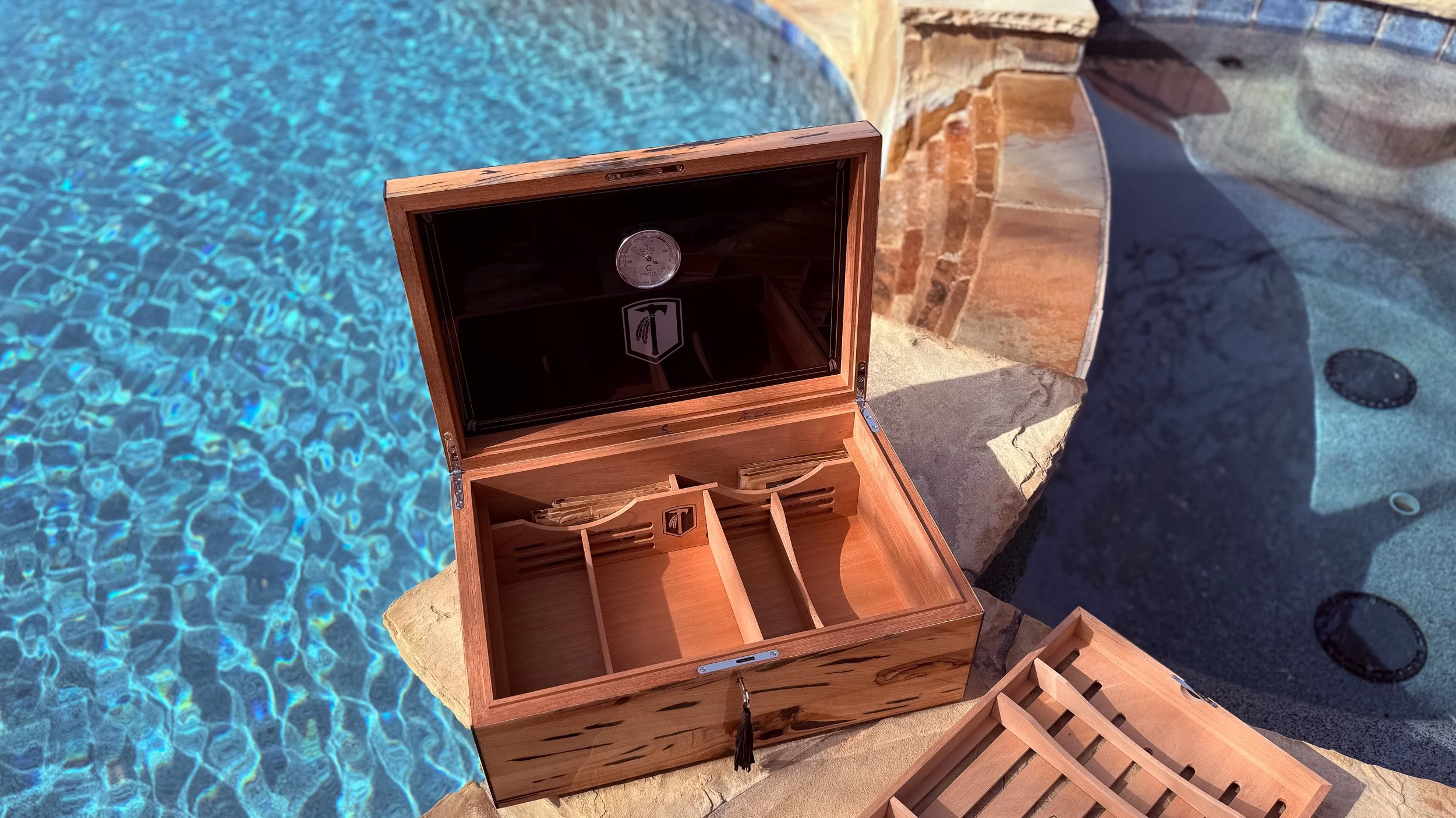 centient-luxury-pecky-cypress-humidor-top-open-tray-removed.jpg