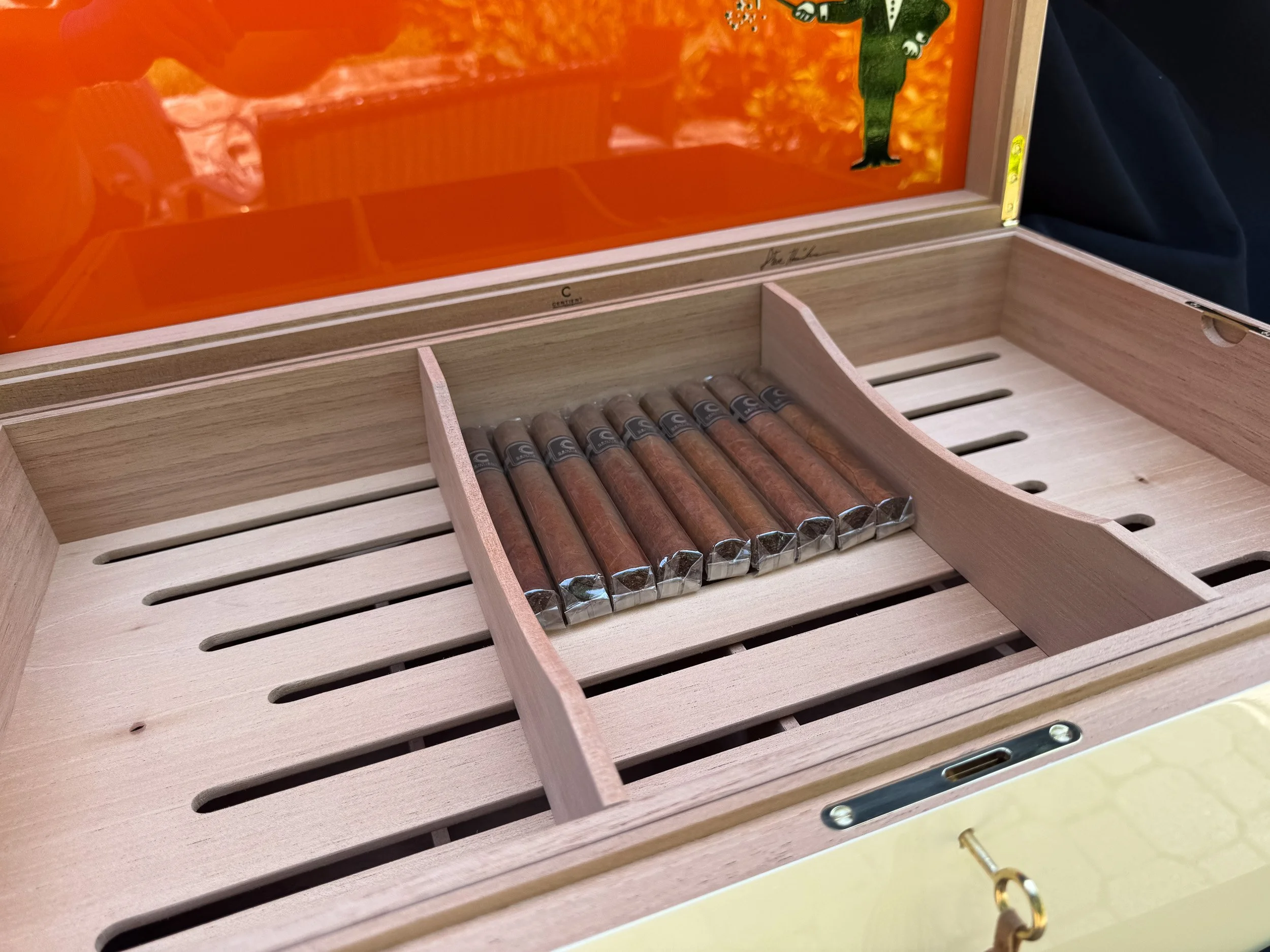 centient-luxury-avocado-green-orange-humidor-open-box-lock.jpg