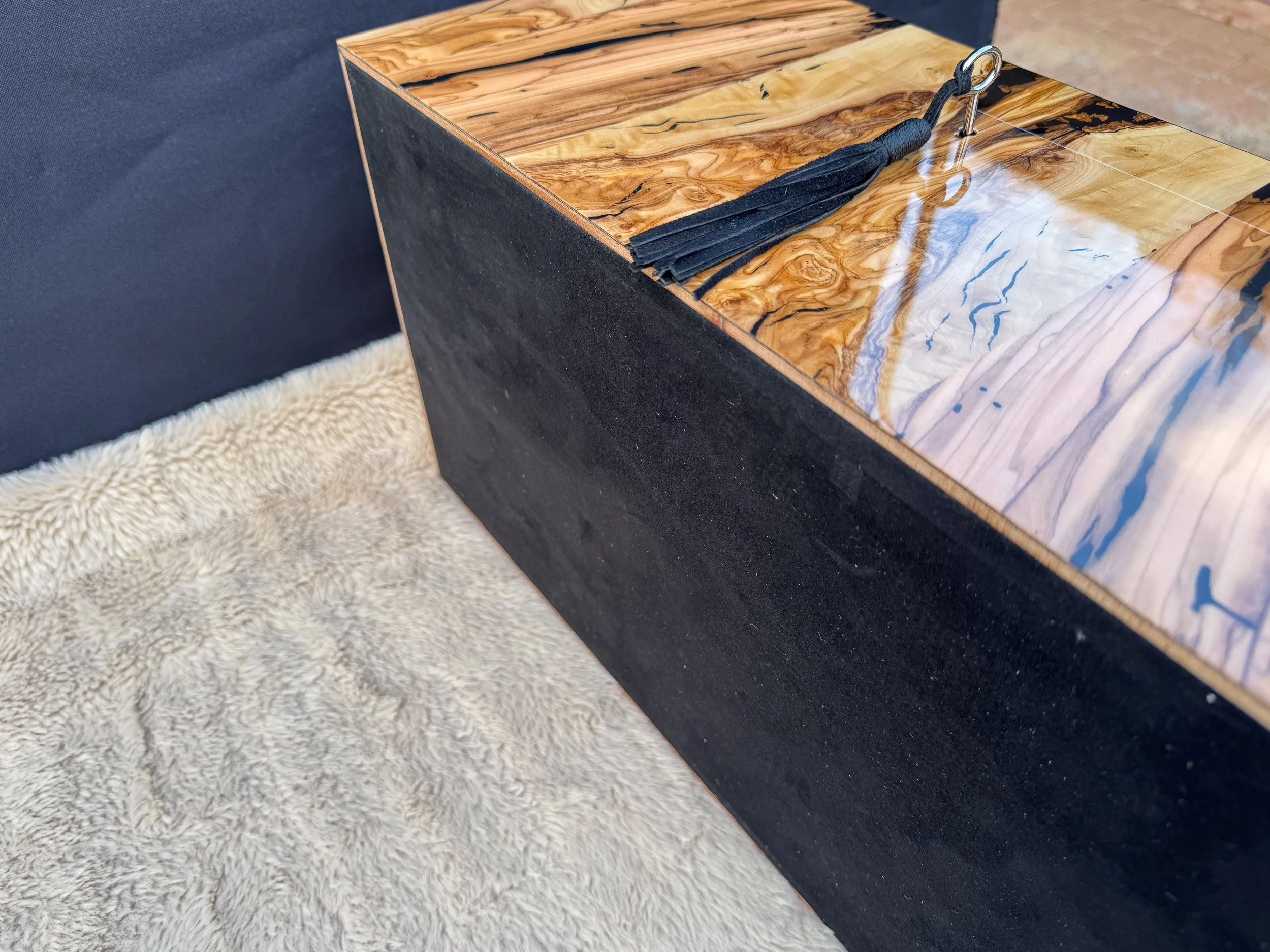 centient-luxury-bethlehem-olivewood-humidor-goat-suede-black-base.jpg