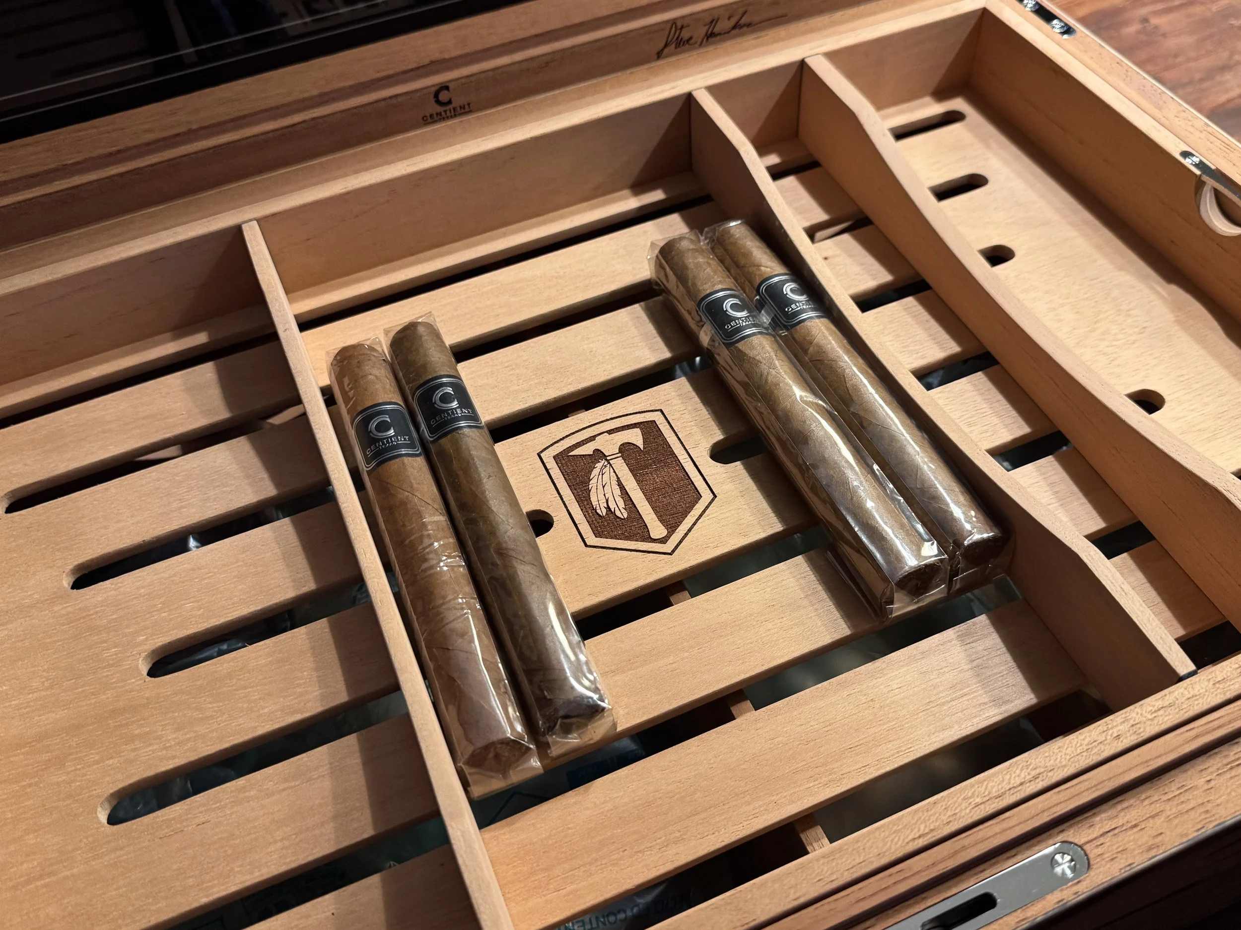 centient-luxury-pecky-cypress-humidor-tray-with-cigars.jpg