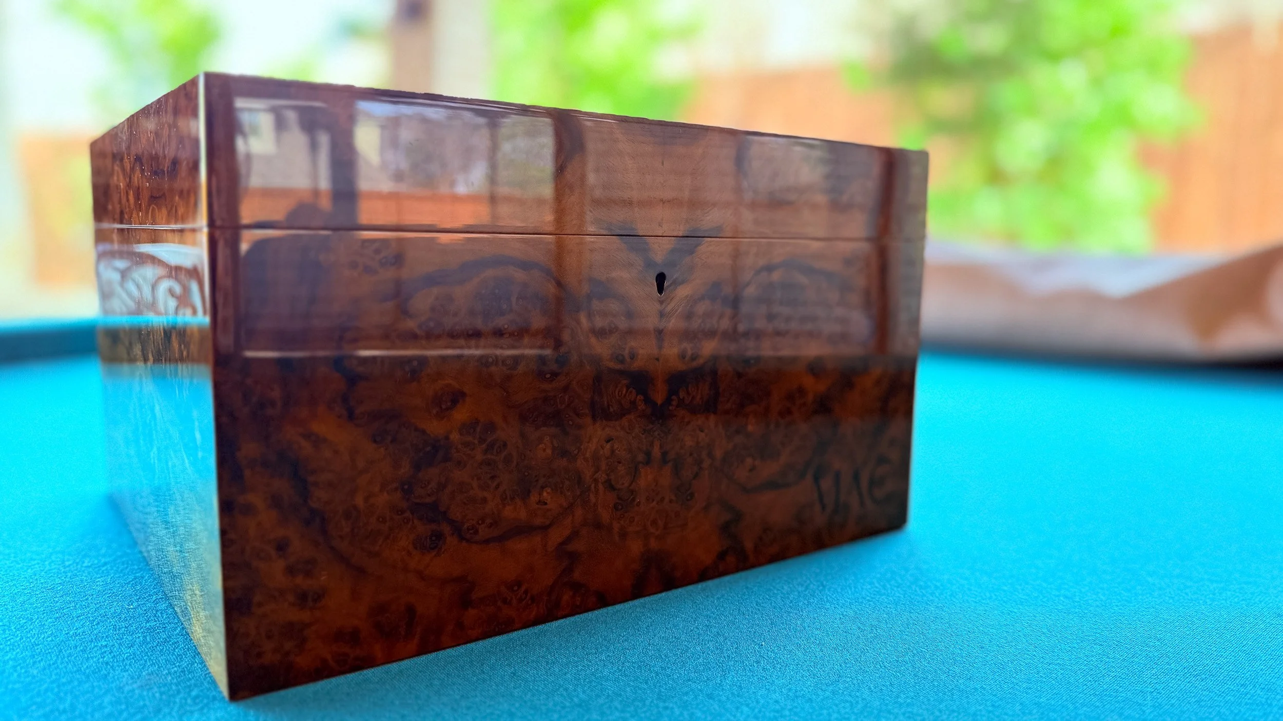 centient-luxury-walnut-burl-humidor-angle-front.jpg