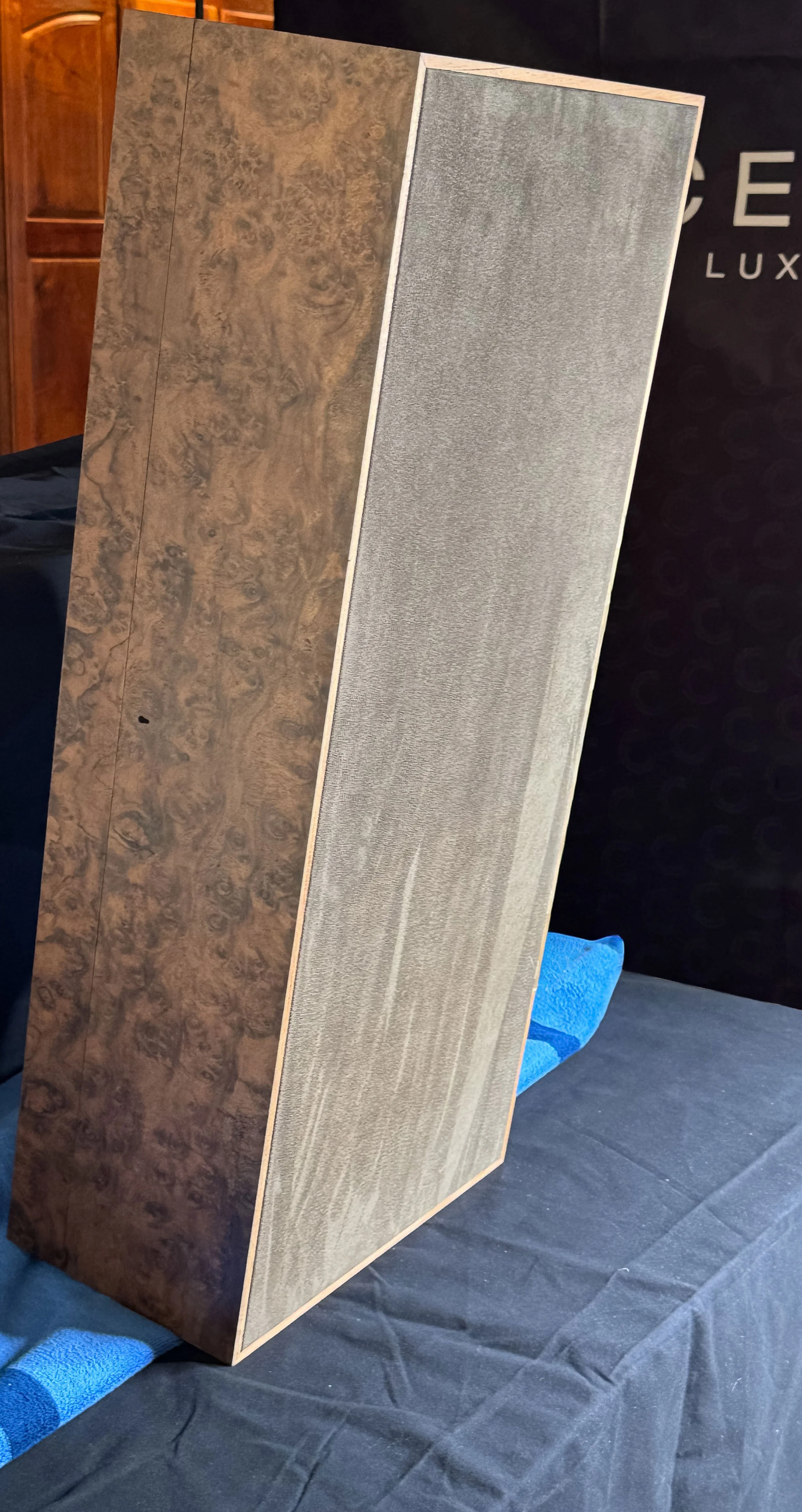 centient-luxury-walnut-burl-museum-glass-humidor-bottom-goat-suede-vertical.jpg